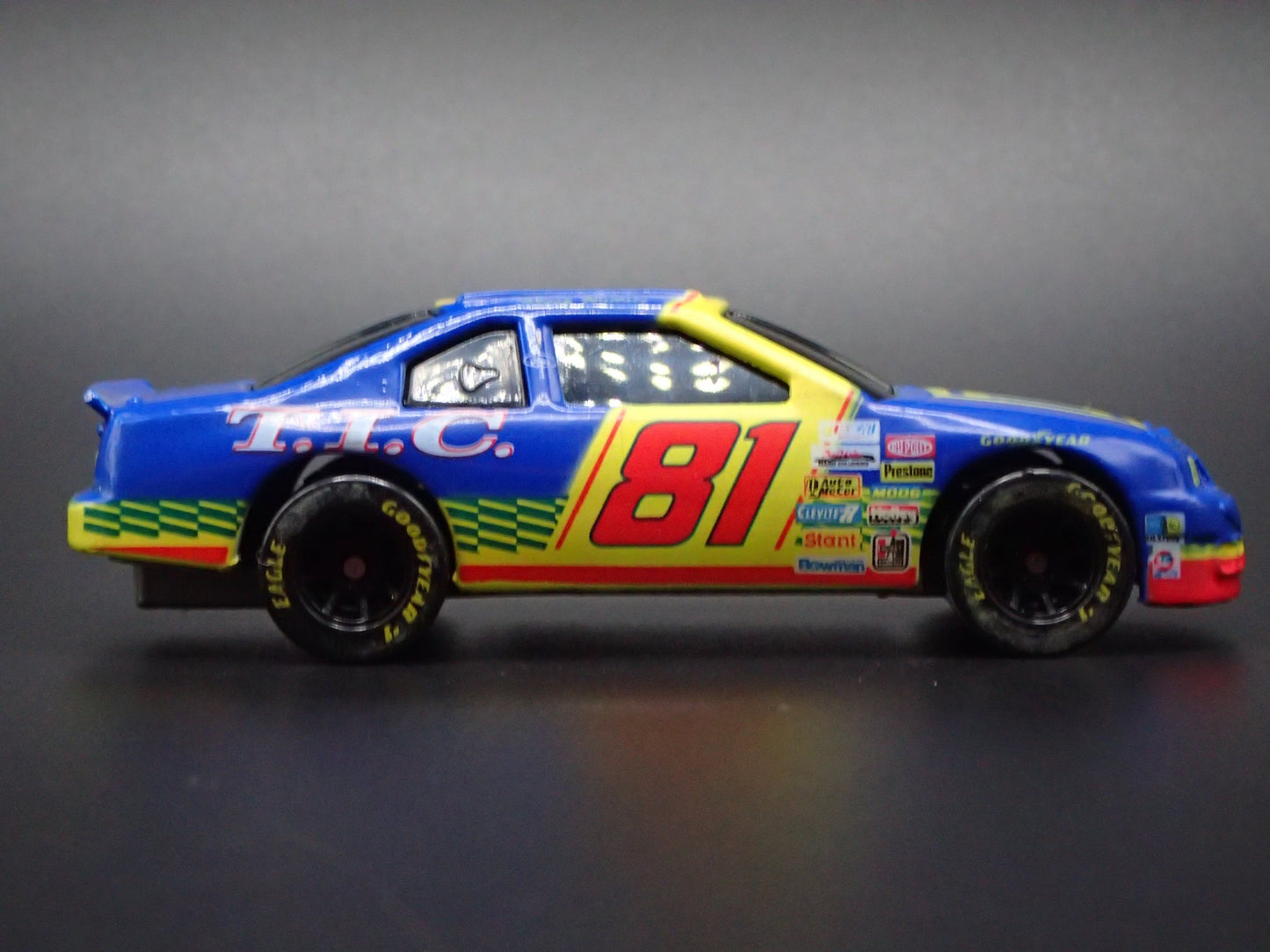 1996 96 FORD THUNDERBIRD 81 KENNY WALLACE NASCAR 1:64 SCALE DIECAST MODEL CAR