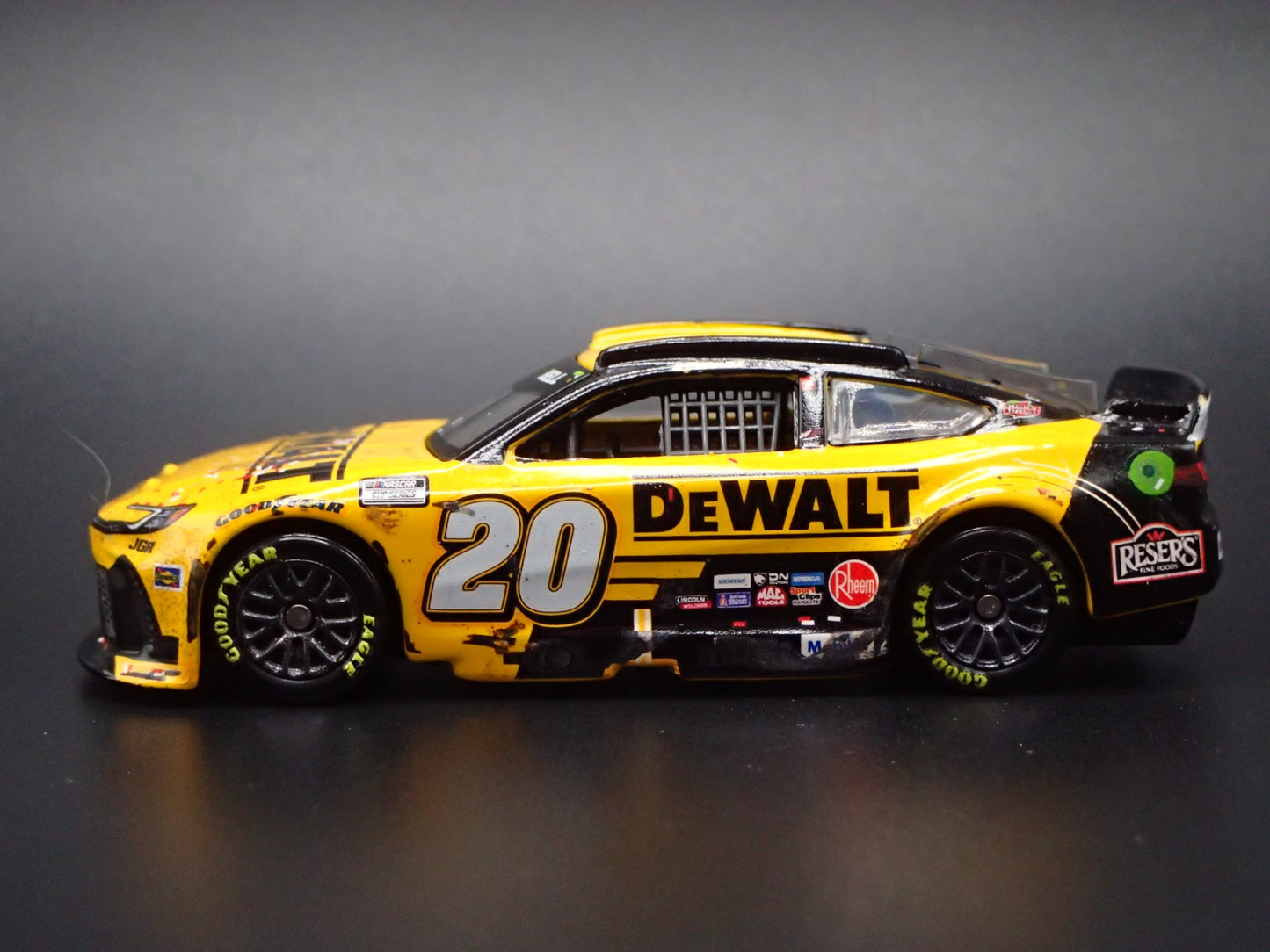 2025 TOYOTA CAMRY 20 CHRISTOPHER BELL DEWALT ATL WIN NASCAR 1:64 DIECAST CAR