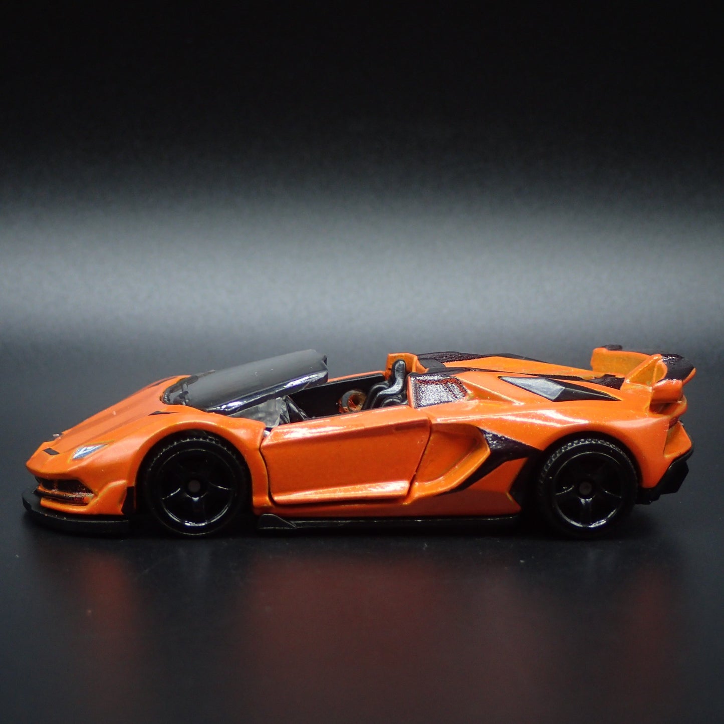 2019-2021 LAMBORGHINI AVENTADOR SVJ ROADSTER SUPERCAR 1:64 DIECAST MODEL CAR