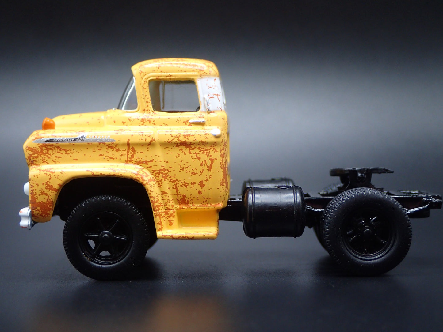 1958 58 CHEVROLET SPARTAN LCF 60 TRUCK WEATHERED 1:64 SCALE DIECAST MODEL CAR