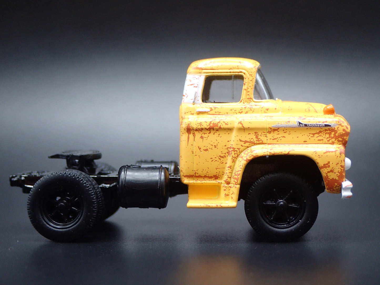 1958 58 CHEVROLET SPARTAN LCF 60 TRUCK WEATHERED 1:64 SCALE DIECAST MODEL CAR