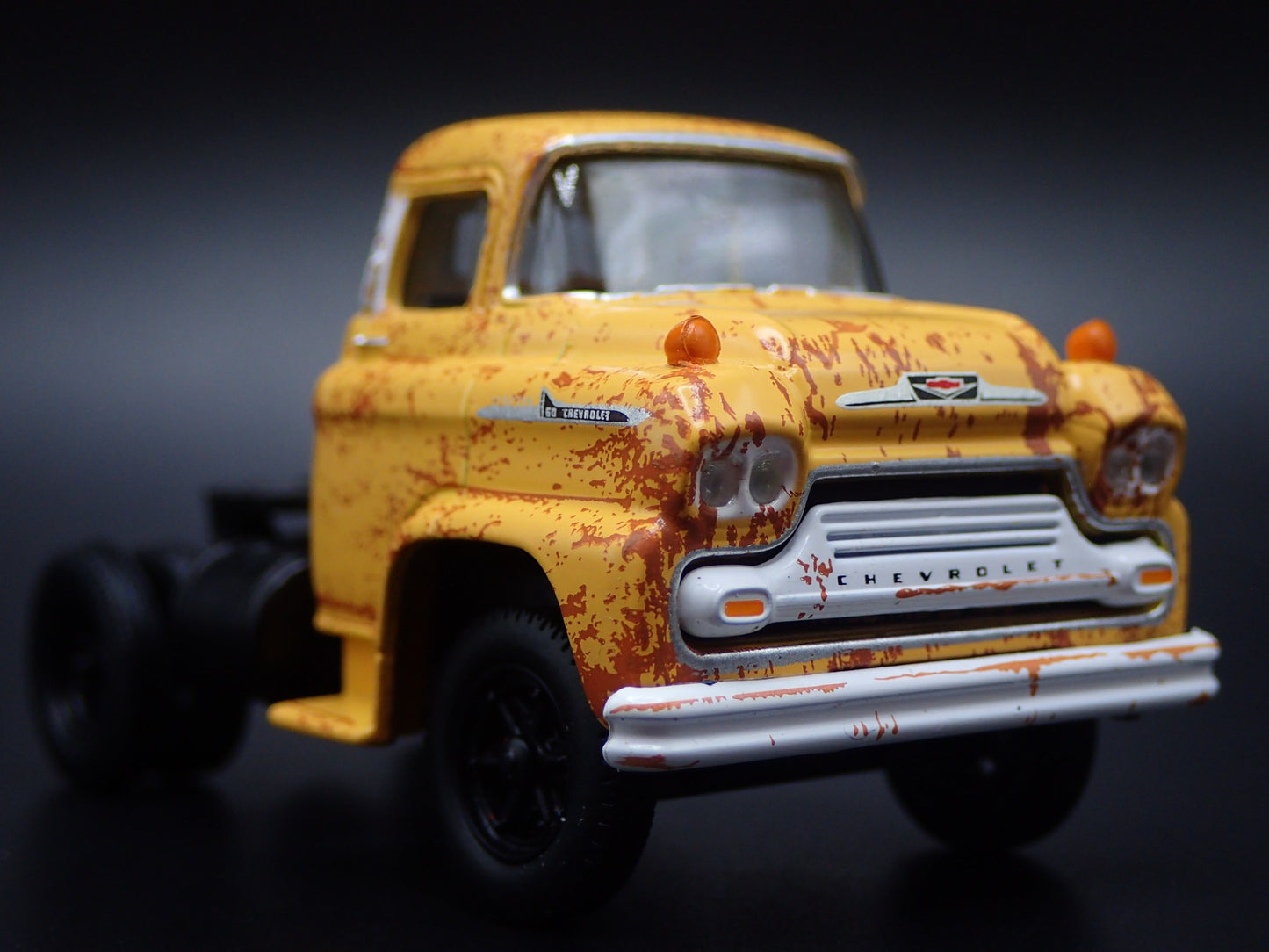 1958 58 CHEVROLET SPARTAN LCF 60 TRUCK WEATHERED 1:64 SCALE DIECAST MODEL CAR