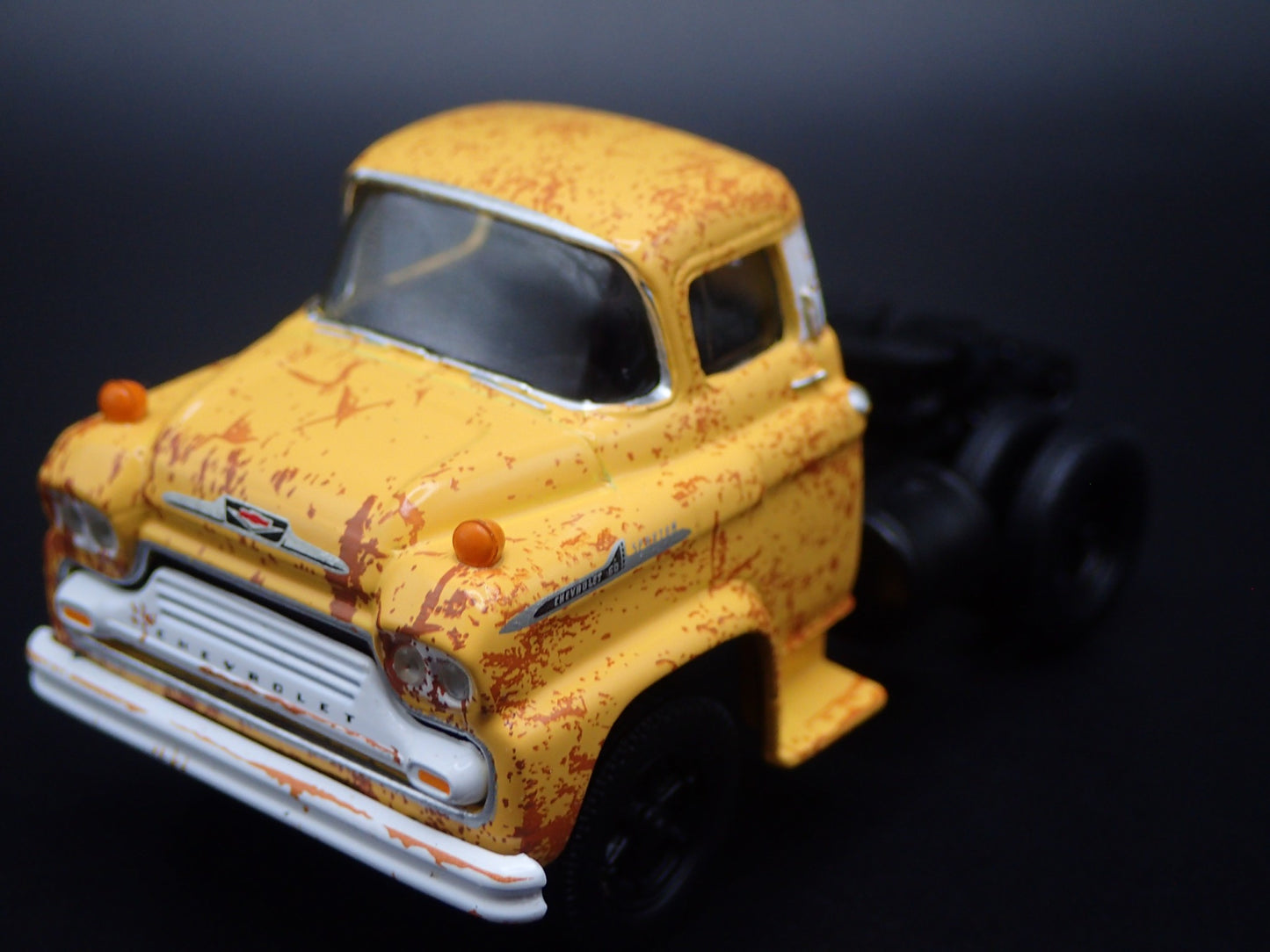 1958 58 CHEVROLET SPARTAN LCF 60 TRUCK WEATHERED 1:64 SCALE DIECAST MODEL CAR