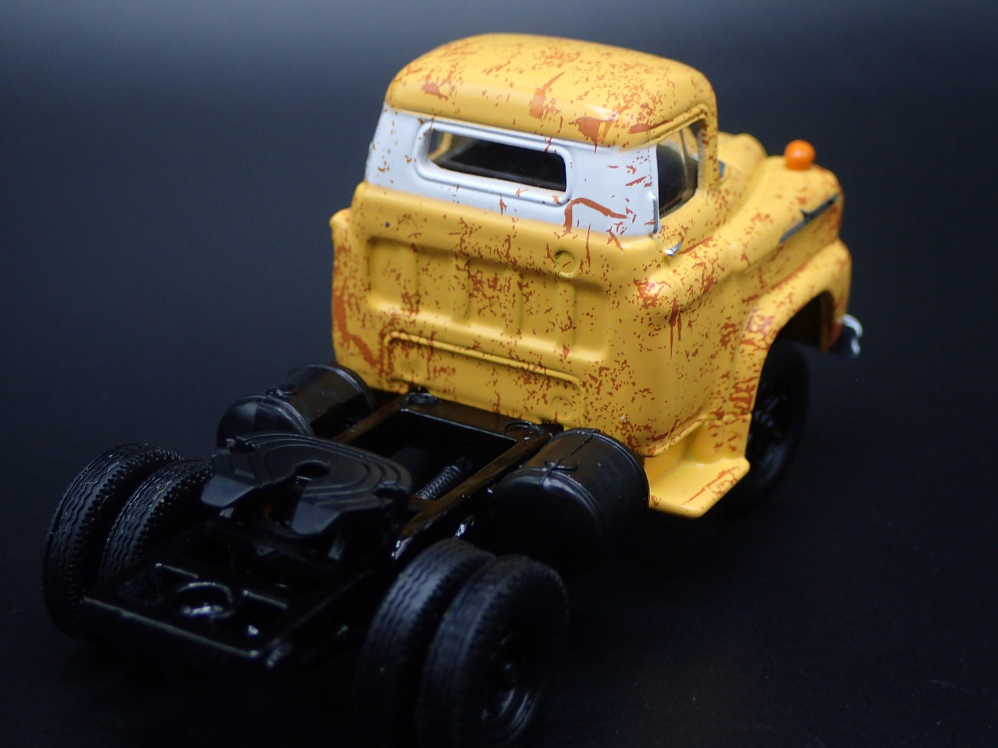 1958 58 CHEVROLET SPARTAN LCF 60 TRUCK WEATHERED 1:64 SCALE DIECAST MODEL CAR