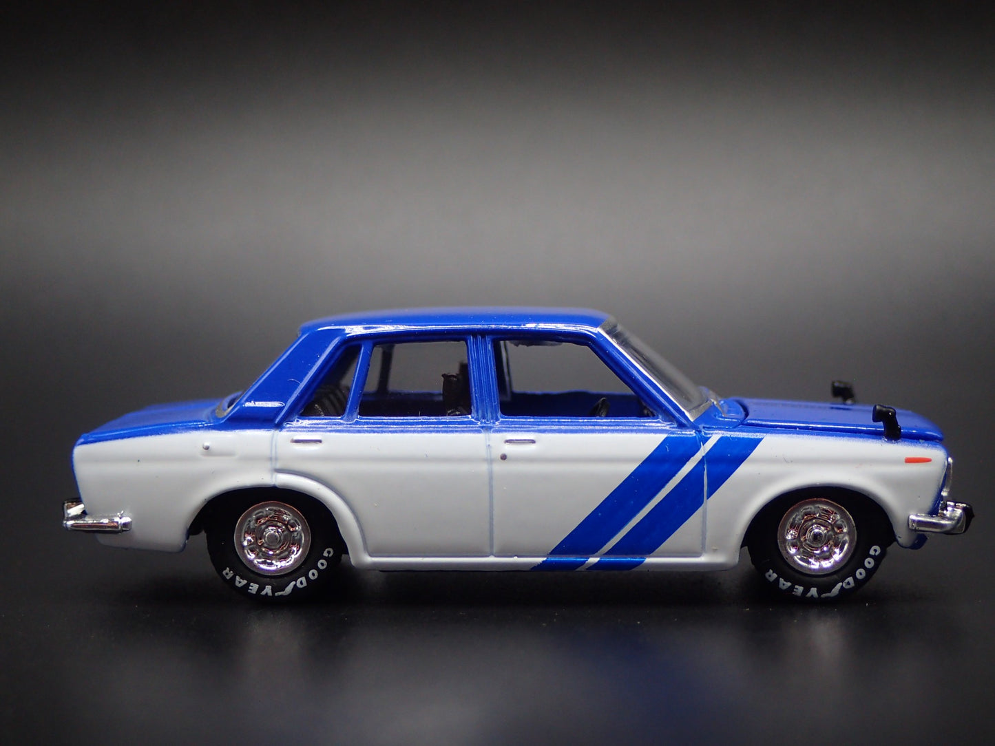 1967-1973 DATSUN BLUEBIRD 1600 SSS FOUR DOOR BLUE 1:64 SCALE DIECAST MODEL CAR