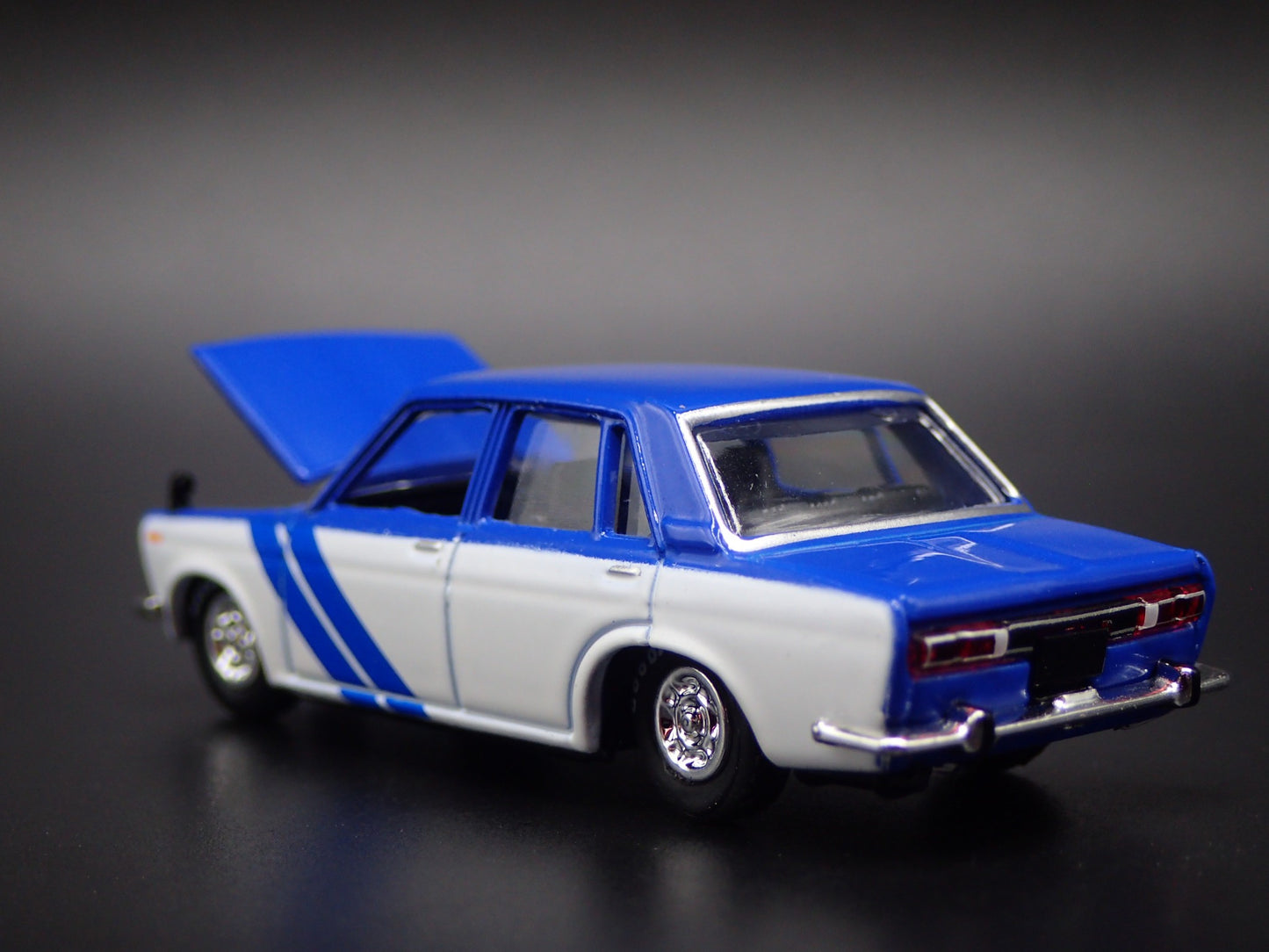 1967-1973 DATSUN BLUEBIRD 1600 SSS FOUR DOOR BLUE 1:64 SCALE DIECAST MODEL CAR