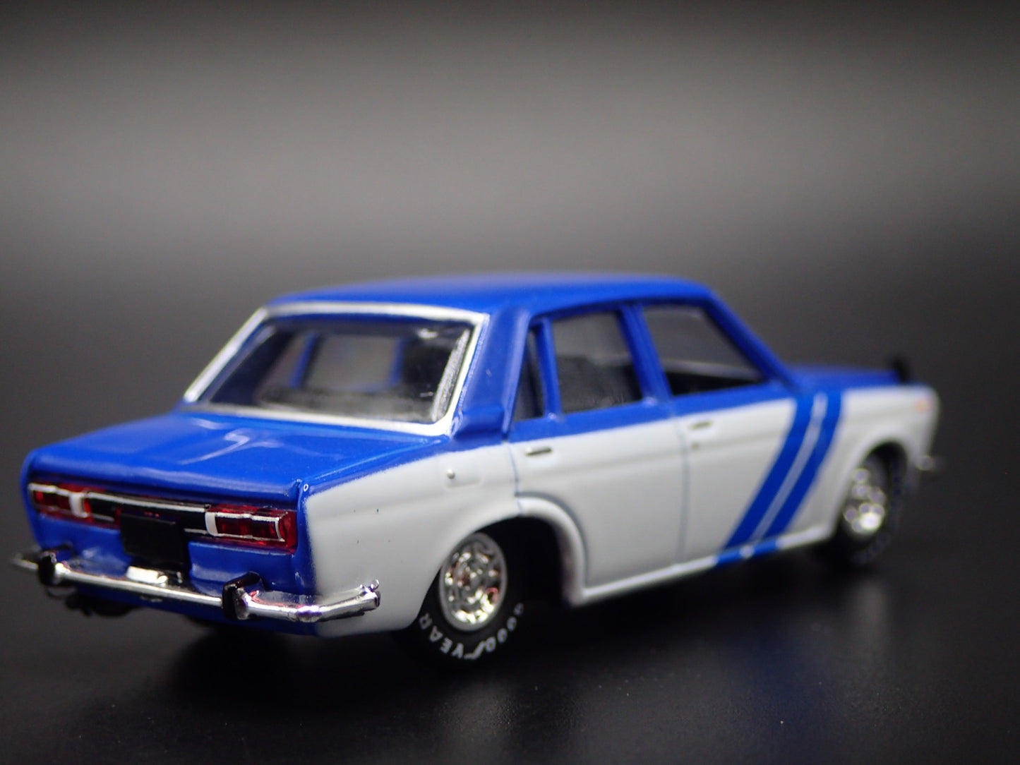 1967-1973 DATSUN BLUEBIRD 1600 SSS FOUR DOOR BLUE 1:64 SCALE DIECAST MODEL CAR