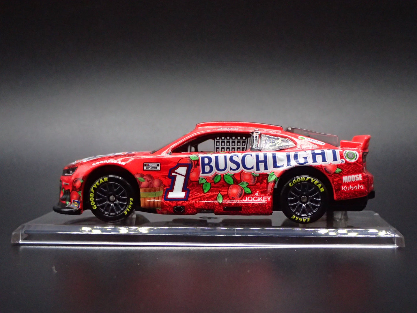 2025 CHEVROLET 1 ROSS CHASTAIN BUSCH LIGHT APPLE NASCAR 1:64 SCALE DIECAST CAR