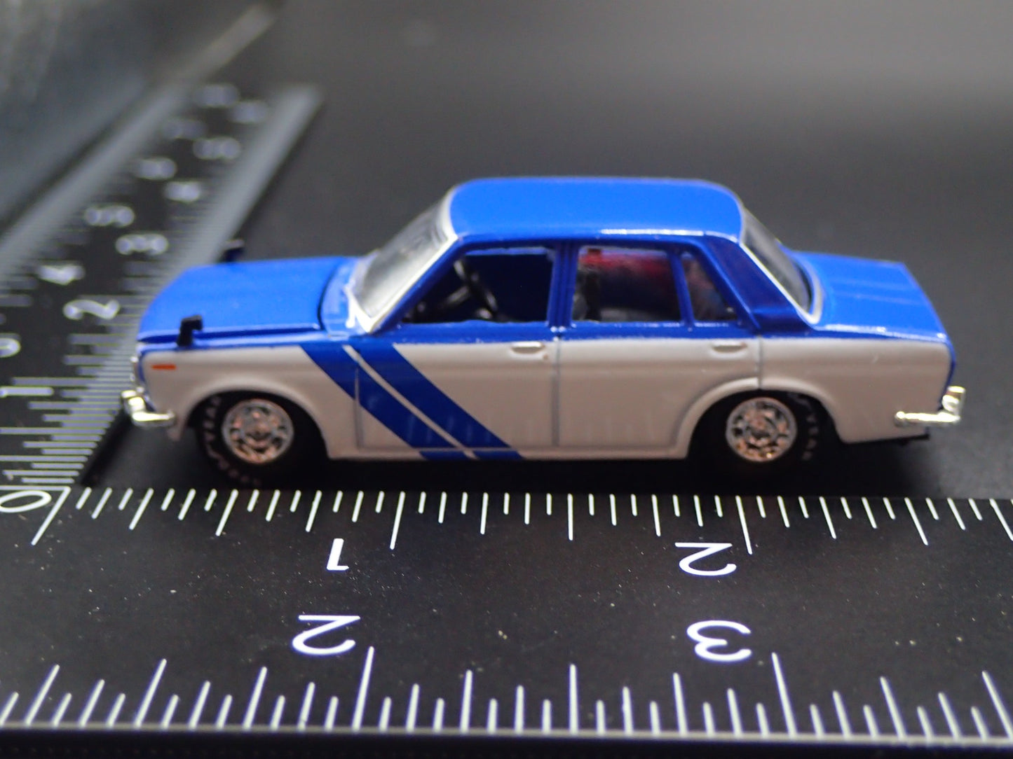 1967-1973 DATSUN BLUEBIRD 1600 SSS FOUR DOOR BLUE 1:64 SCALE DIECAST MODEL CAR