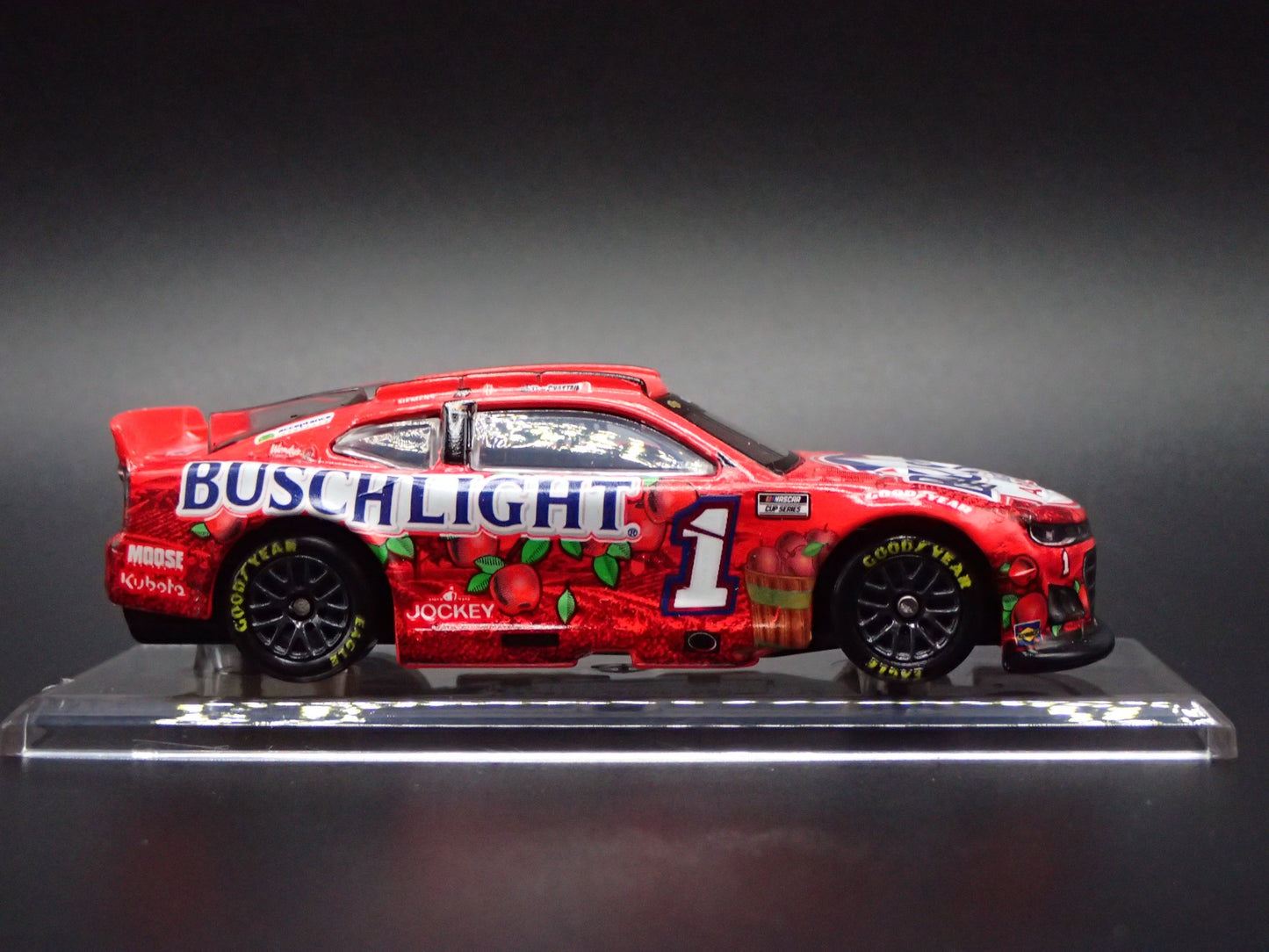 2025 CHEVROLET 1 ROSS CHASTAIN BUSCH LIGHT APPLE NASCAR 1:64 SCALE DIECAST CAR