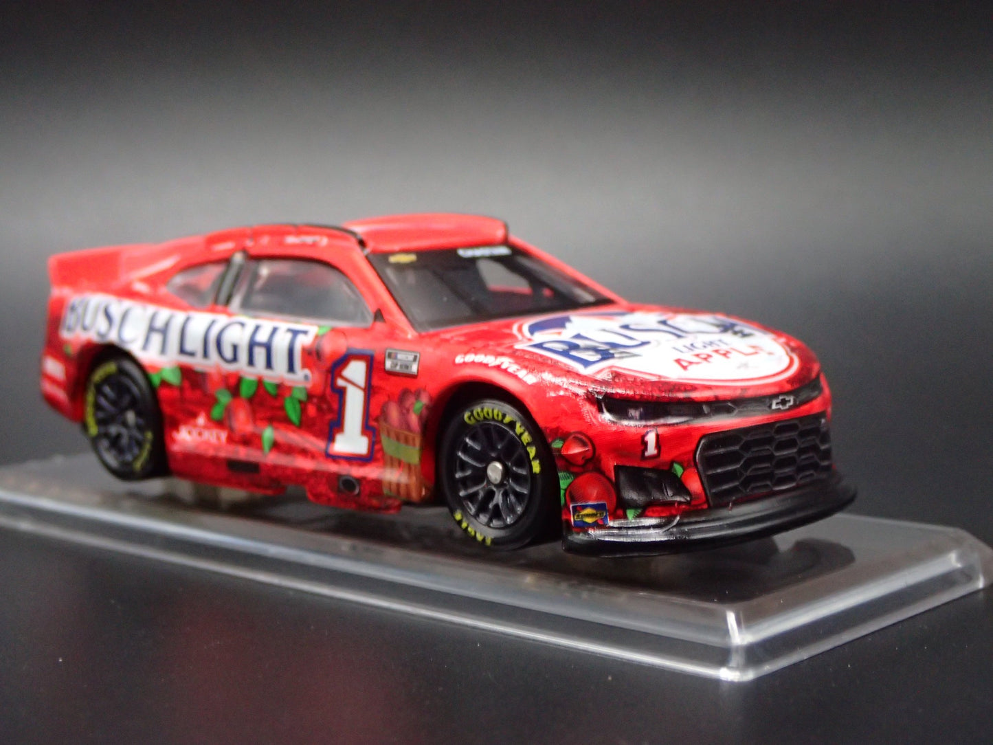2025 CHEVROLET 1 ROSS CHASTAIN BUSCH LIGHT APPLE NASCAR 1:64 SCALE DIECAST CAR