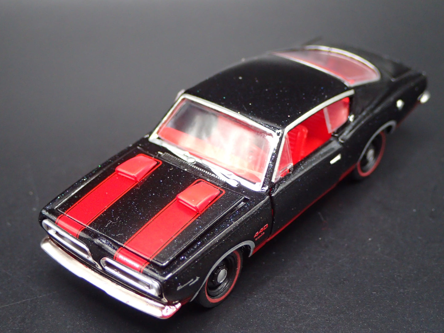 1969 69 PLYMOUTH BARRACUDA CUDA 440 1/64 SCALE COLLECTIBLE DIECAST MODEL CAR