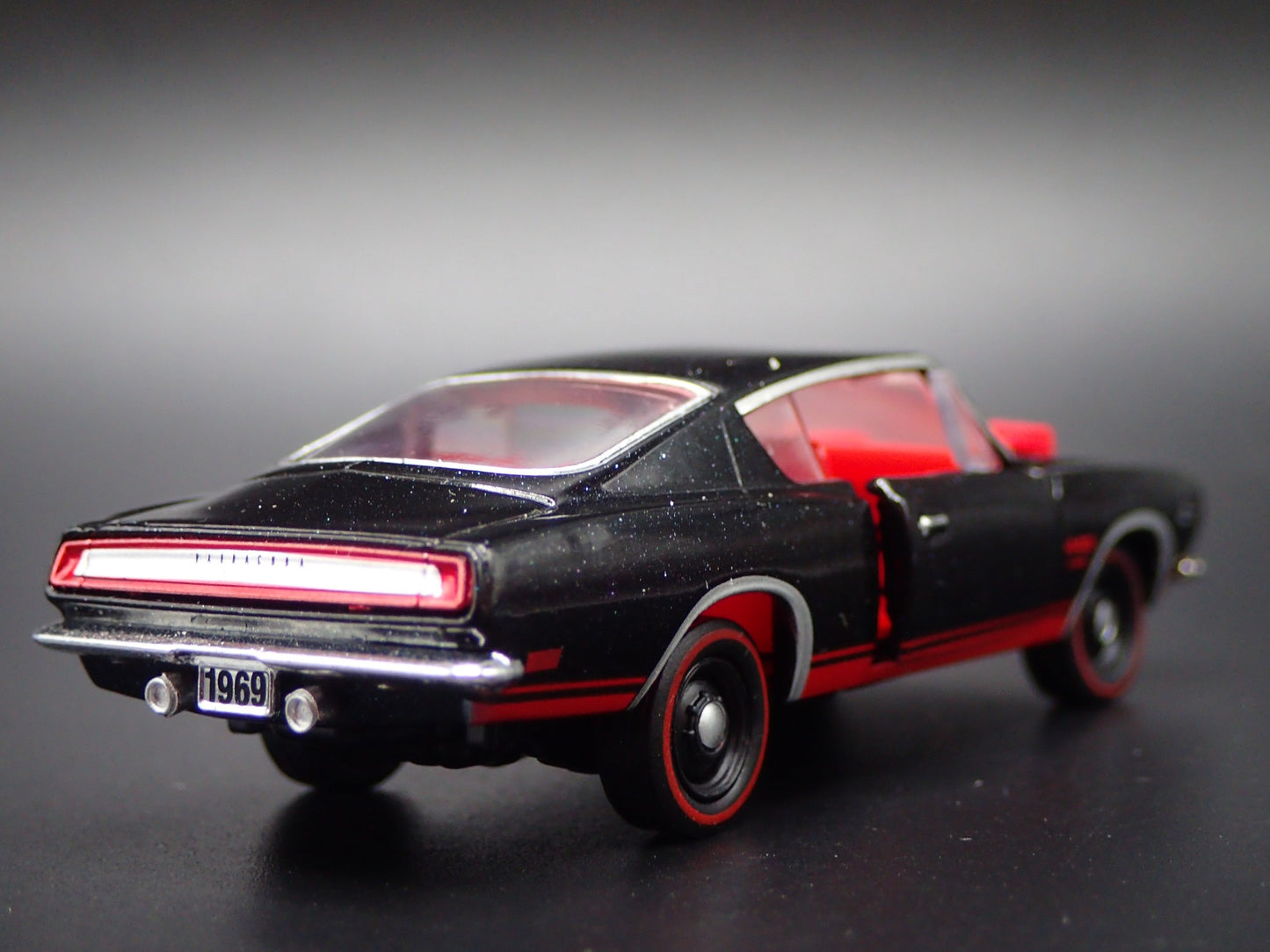 1969 69 PLYMOUTH BARRACUDA CUDA 440 1/64 SCALE COLLECTIBLE DIECAST MODEL CAR
