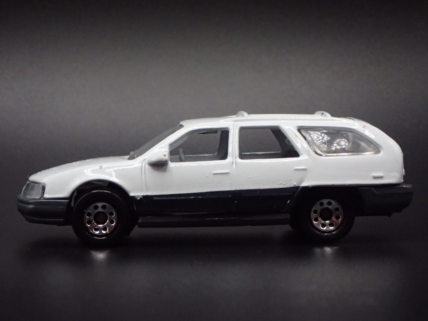 1986-1991 MERCURY SABLE WAGON RARE 1.63 SCALE LIMITED DIORAMA DIECAST MODEL CAR