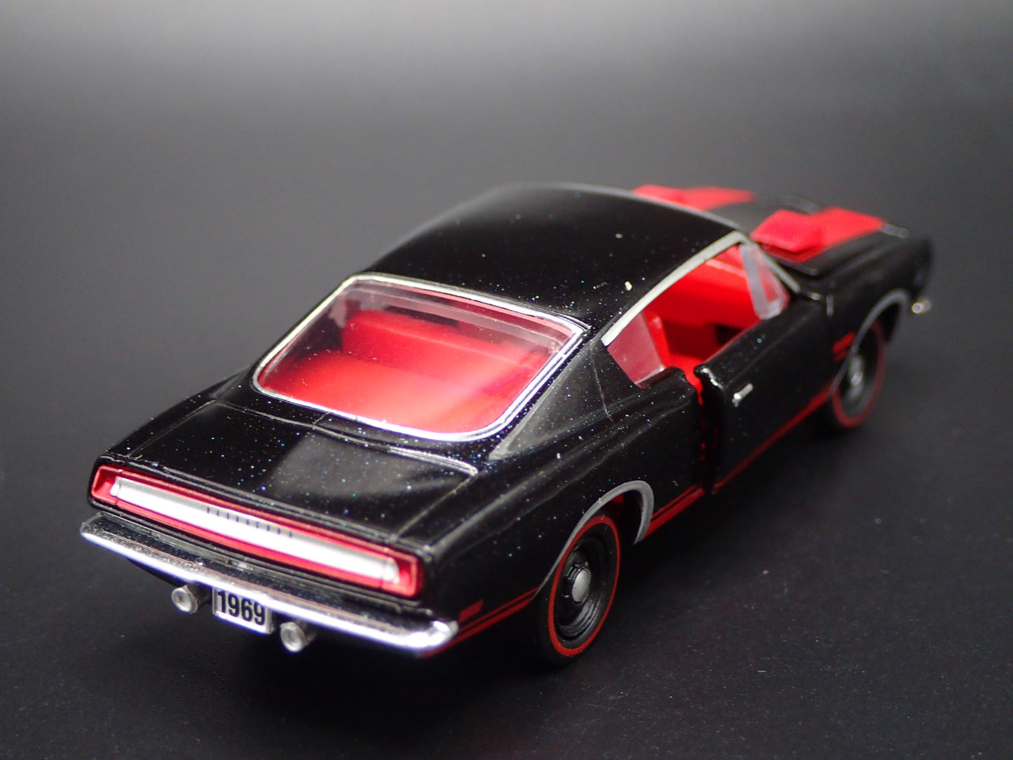 1969 69 PLYMOUTH BARRACUDA CUDA 440 1/64 SCALE COLLECTIBLE DIECAST MODEL CAR
