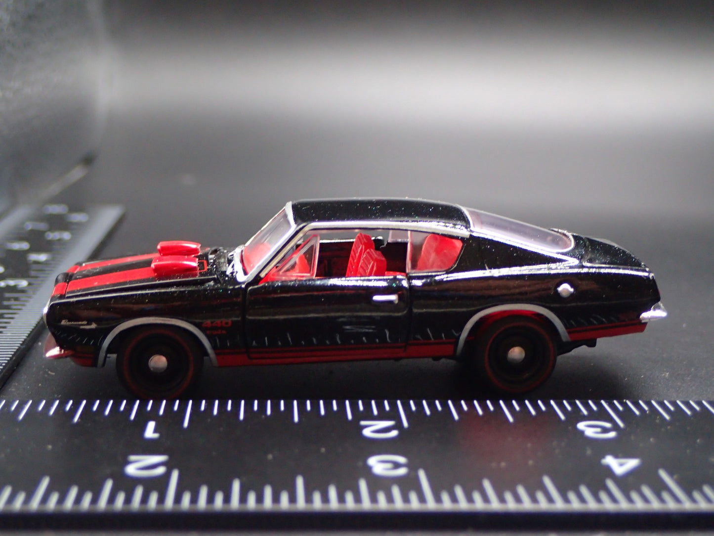 1969 69 PLYMOUTH BARRACUDA CUDA 440 1/64 SCALE COLLECTIBLE DIECAST MODEL CAR