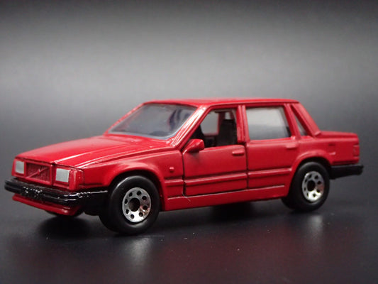 1982-1990 VOLVO 760 4 FOUR DOOR RED 1:64 SCALE DIORAMA DIECAST MODEL CAR