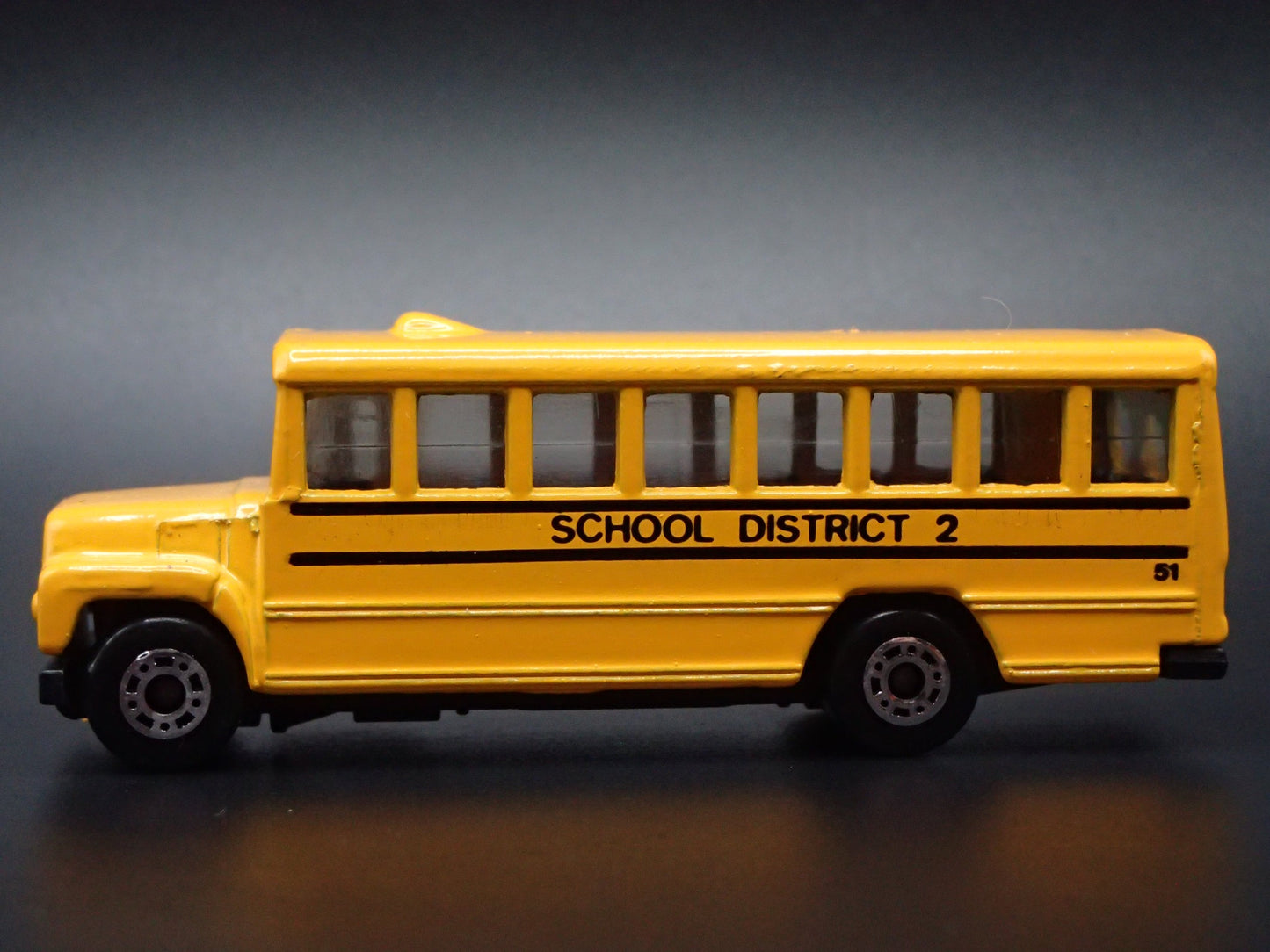 VINTAGE SCHOOL BUS YELLOW 1:64 MB SCALE COLLECTIBLE DIORAMA DIECAST MODEL CAR