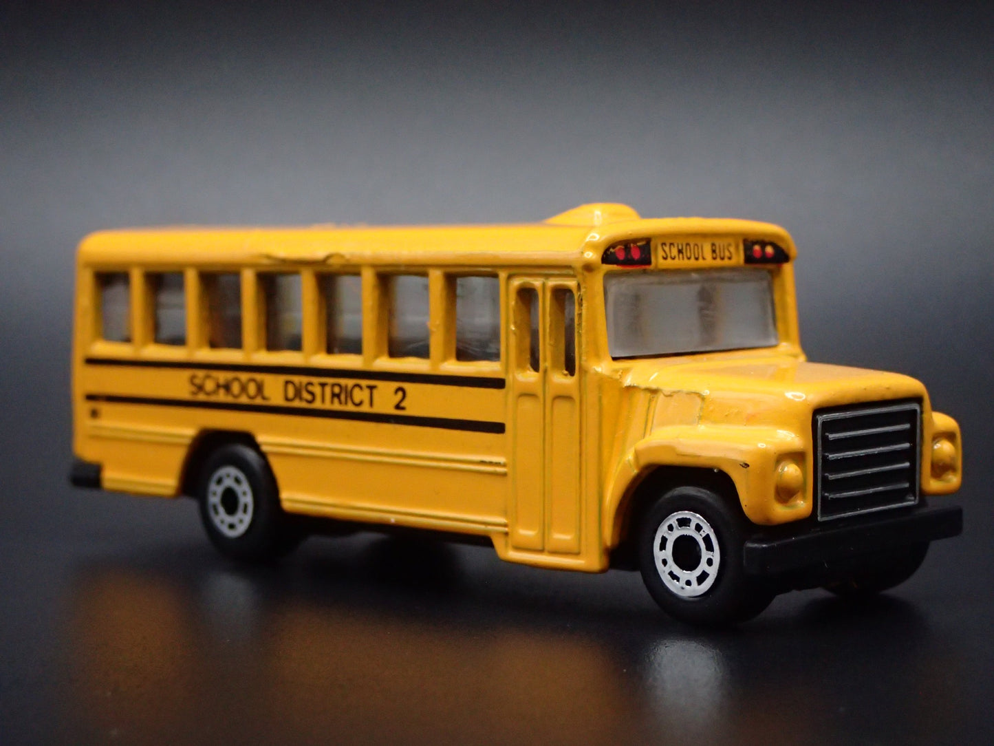 VINTAGE SCHOOL BUS YELLOW 1:64 MB SCALE COLLECTIBLE DIORAMA DIECAST MODEL CAR