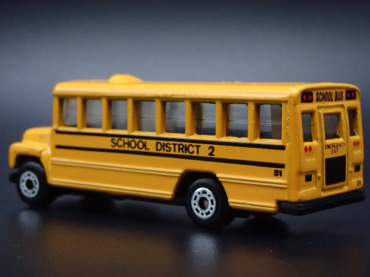 VINTAGE SCHOOL BUS YELLOW 1:64 MB SCALE COLLECTIBLE DIORAMA DIECAST MODEL CAR