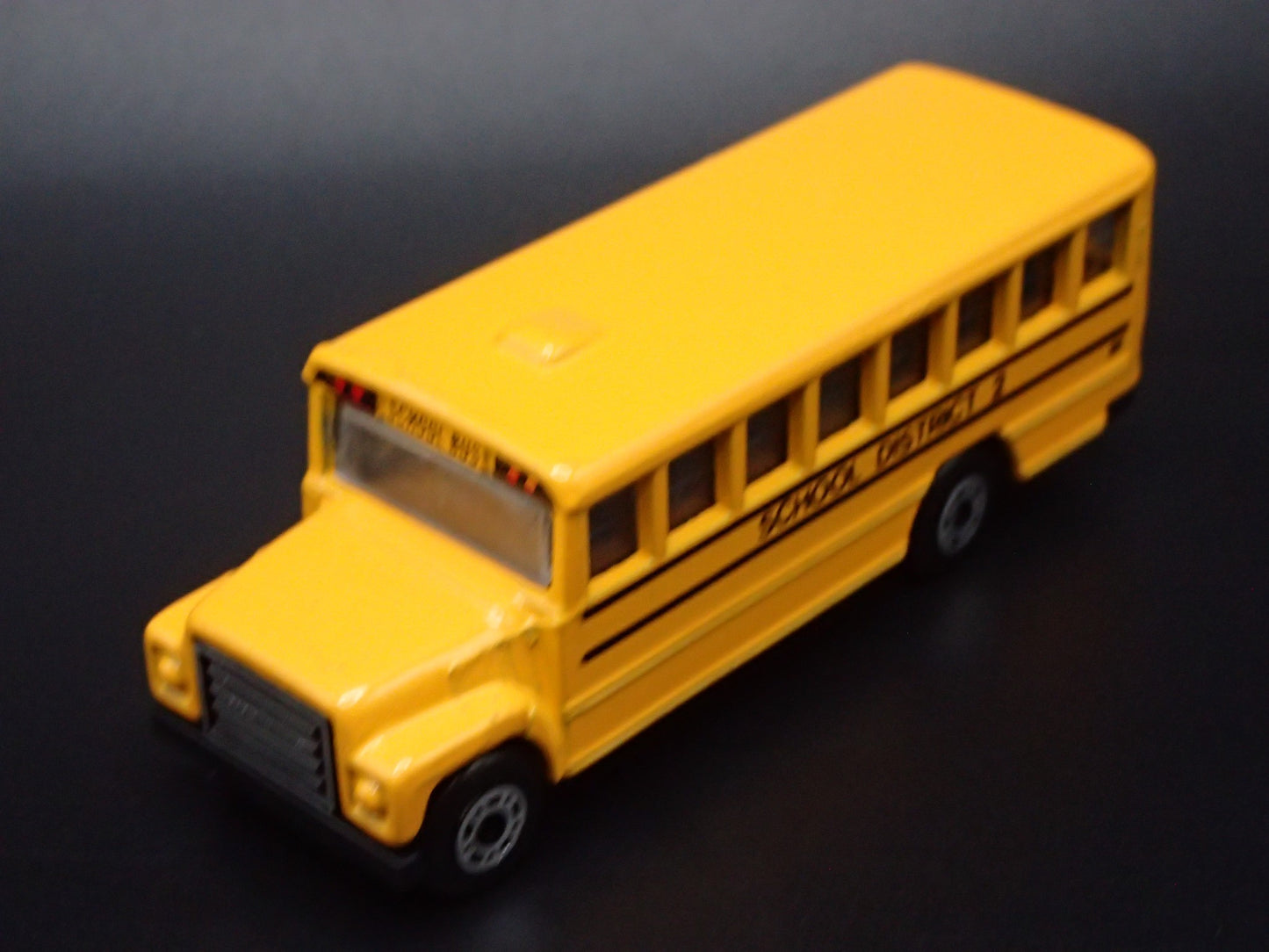 VINTAGE SCHOOL BUS YELLOW 1:64 MB SCALE COLLECTIBLE DIORAMA DIECAST MODEL CAR