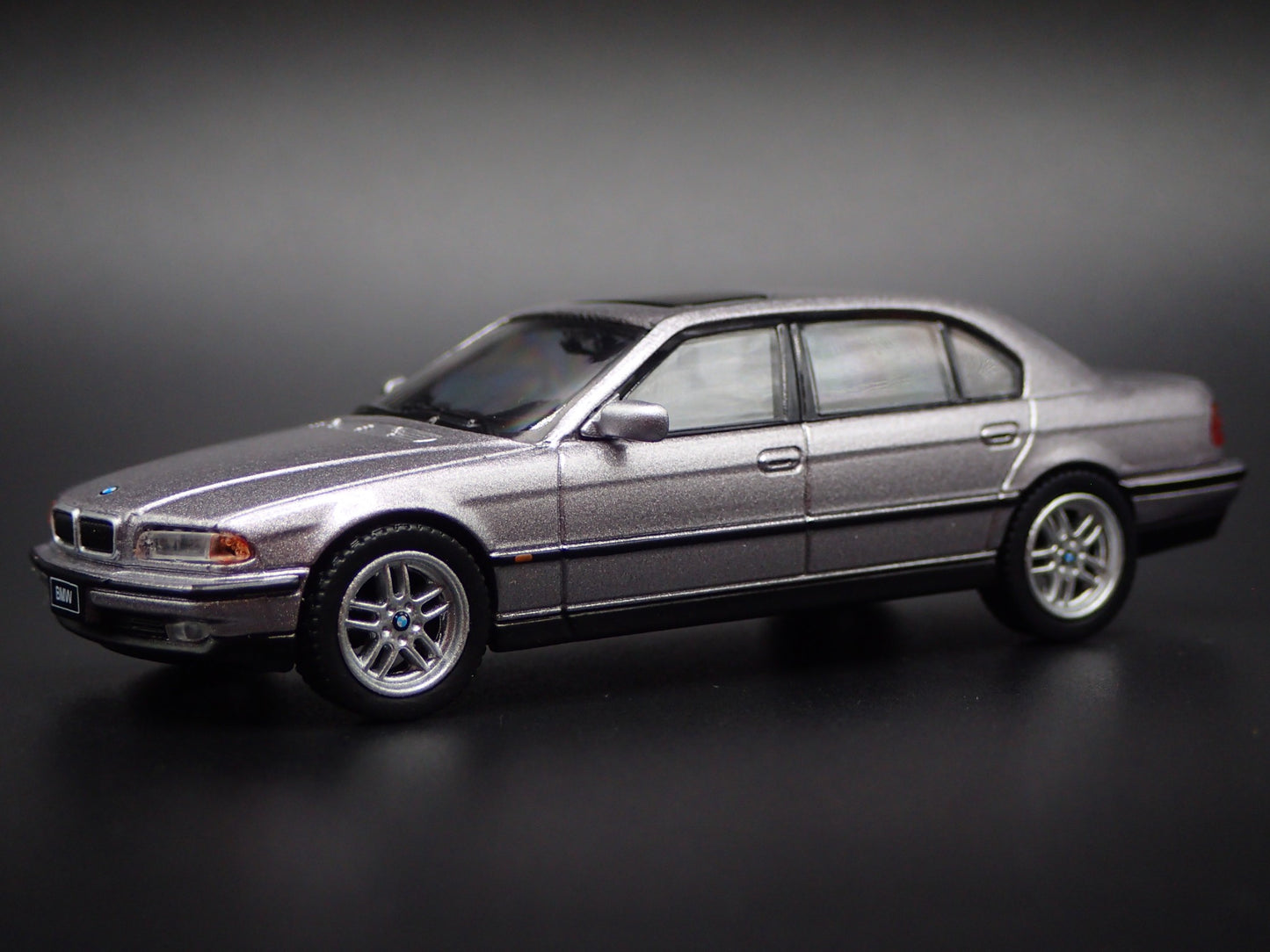 1994-2001 BMW 750IL SILVER 1:64 SCALE COLLECTIBLE DIORAMA DIECAST MODEL CAR
