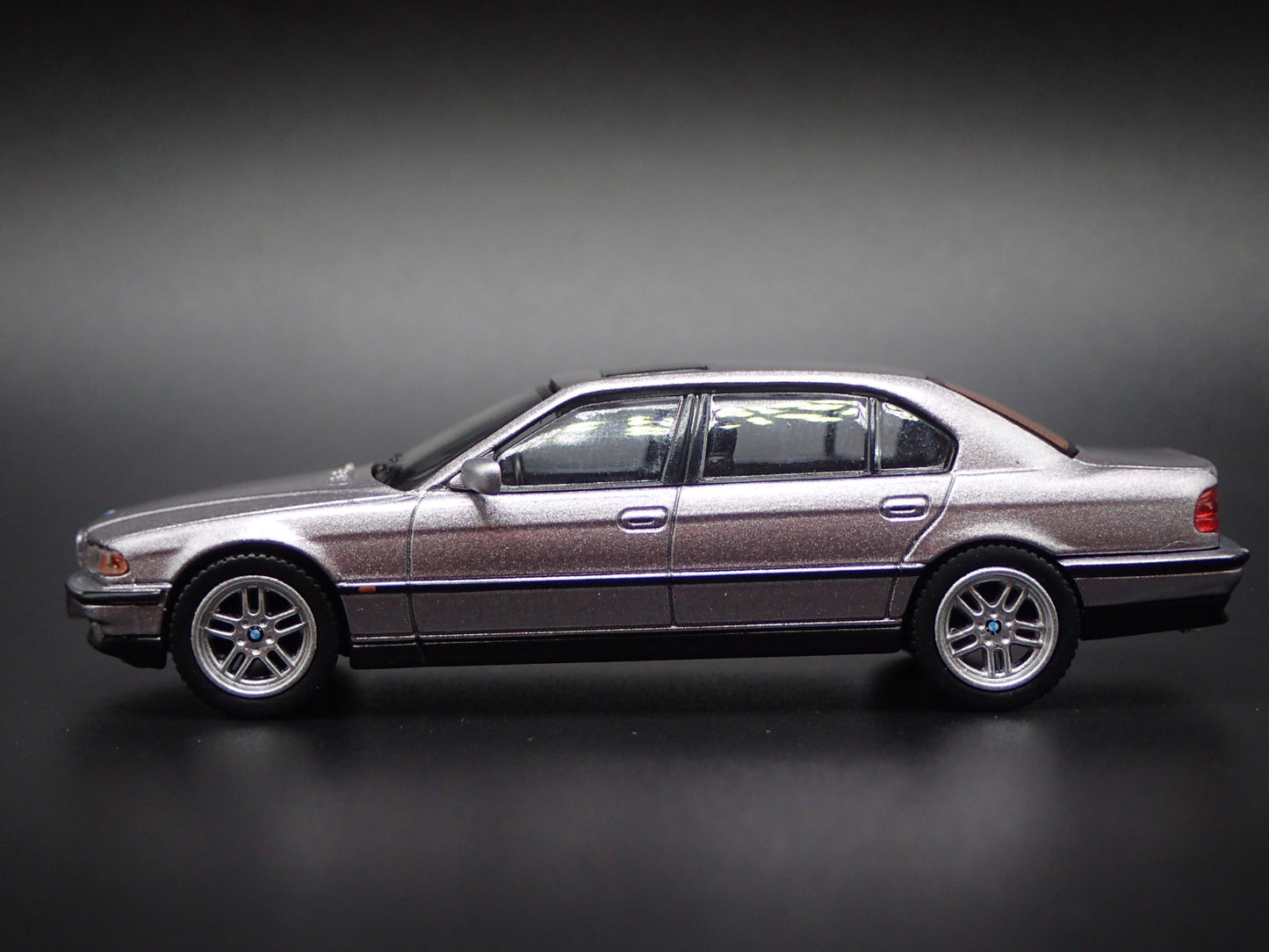 1994-2001 BMW 750IL SILVER 1:64 SCALE COLLECTIBLE DIORAMA DIECAST MODEL CAR