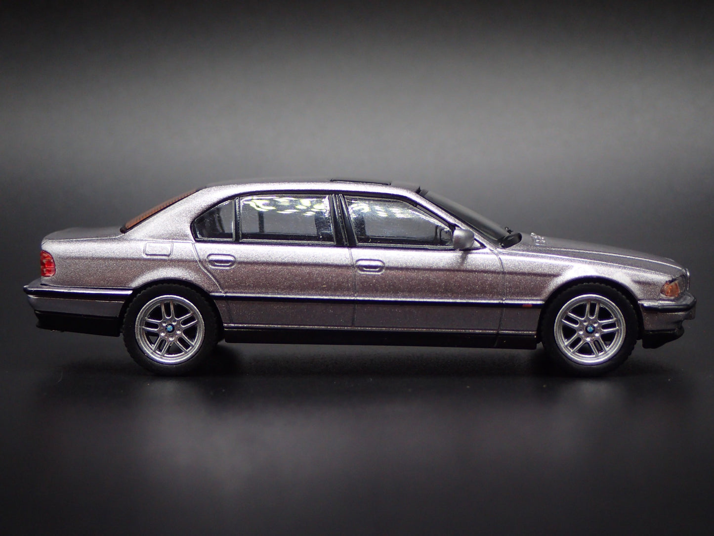 1994-2001 BMW 750IL SILVER 1:64 SCALE COLLECTIBLE DIORAMA DIECAST MODEL CAR