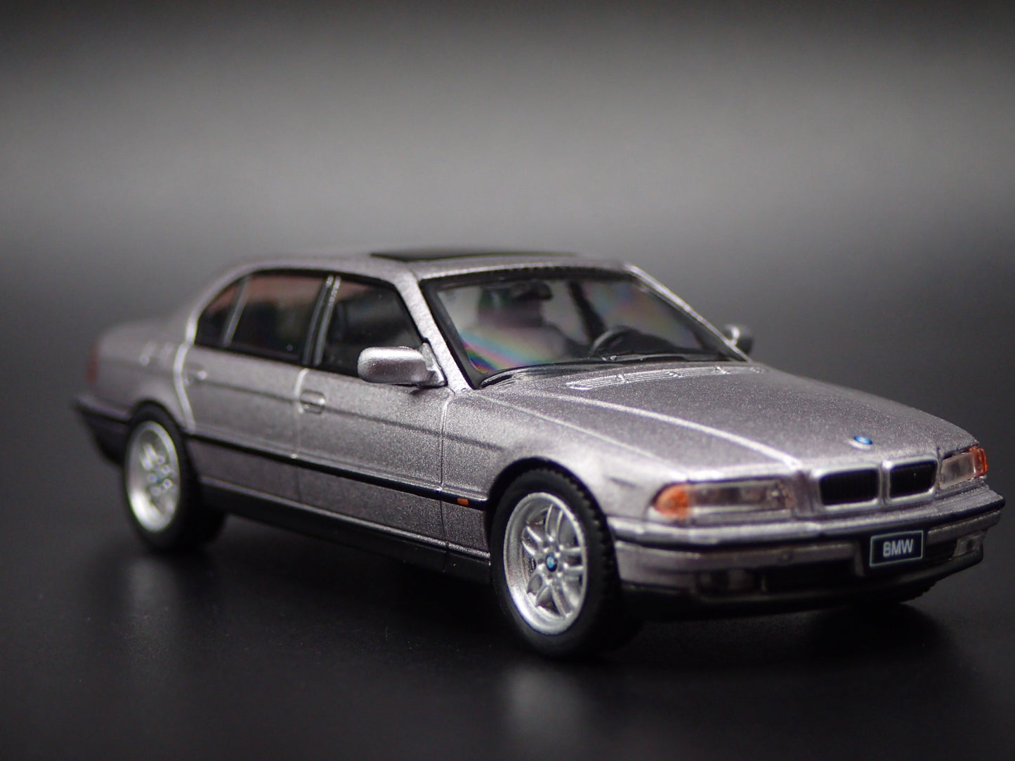 1994-2001 BMW 750IL SILVER 1:64 SCALE COLLECTIBLE DIORAMA DIECAST MODEL CAR