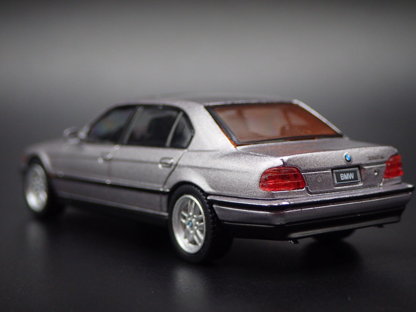 1994-2001 BMW 750IL SILVER 1:64 SCALE COLLECTIBLE DIORAMA DIECAST MODEL CAR