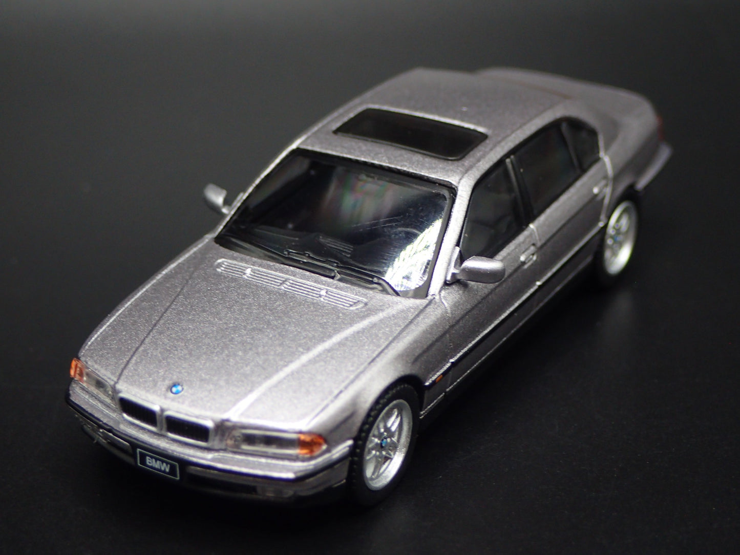1994-2001 BMW 750IL SILVER 1:64 SCALE COLLECTIBLE DIORAMA DIECAST MODEL CAR