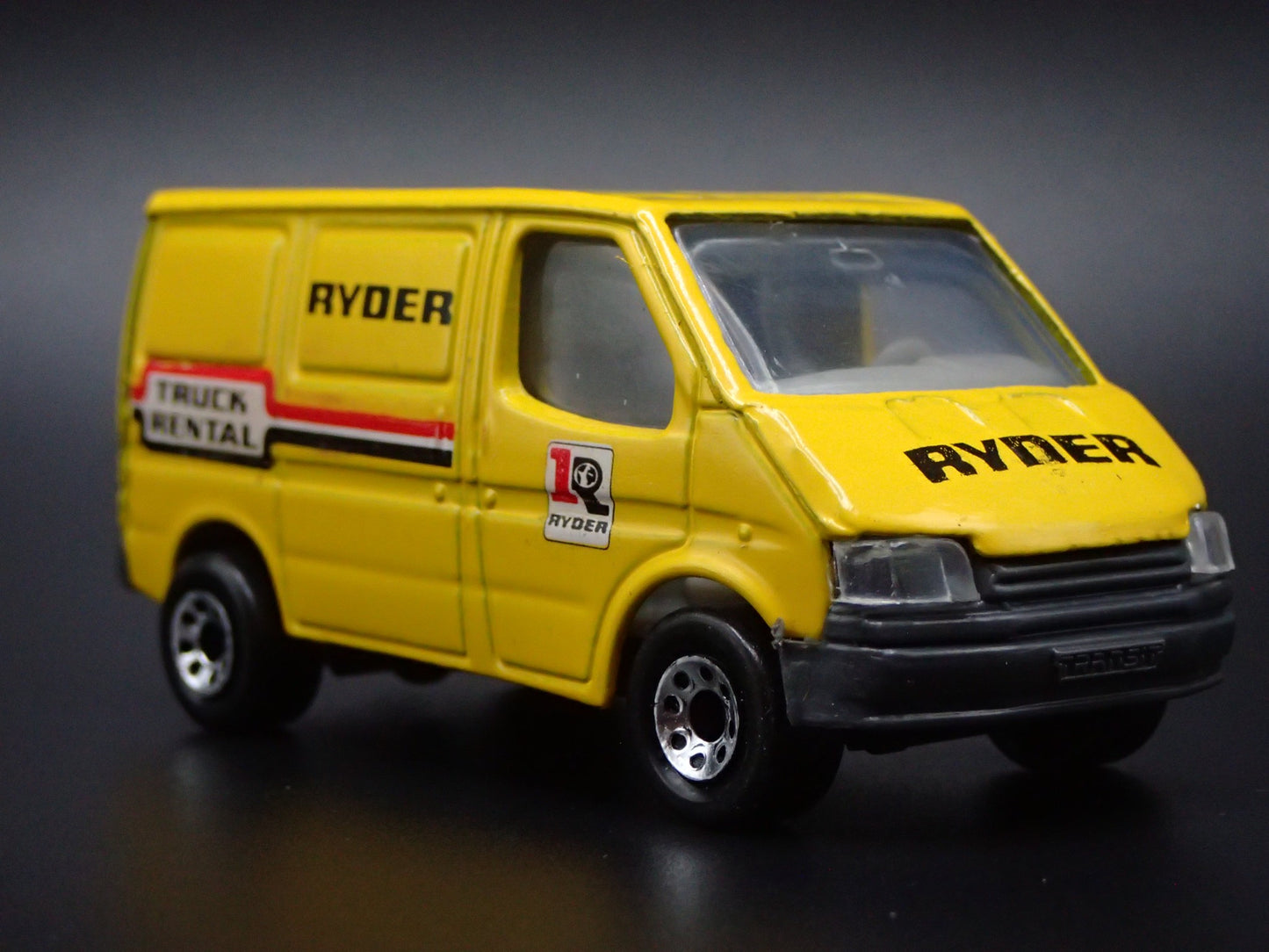 FORD TRANSIT VAN RYDER RENTAL TRUCK YELLOW 1:64 SCALE DIORAMA DIECAST MODEL CAR