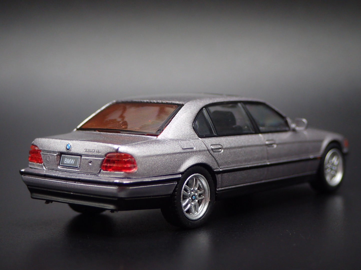 1994-2001 BMW 750IL SILVER 1:64 SCALE COLLECTIBLE DIORAMA DIECAST MODEL CAR