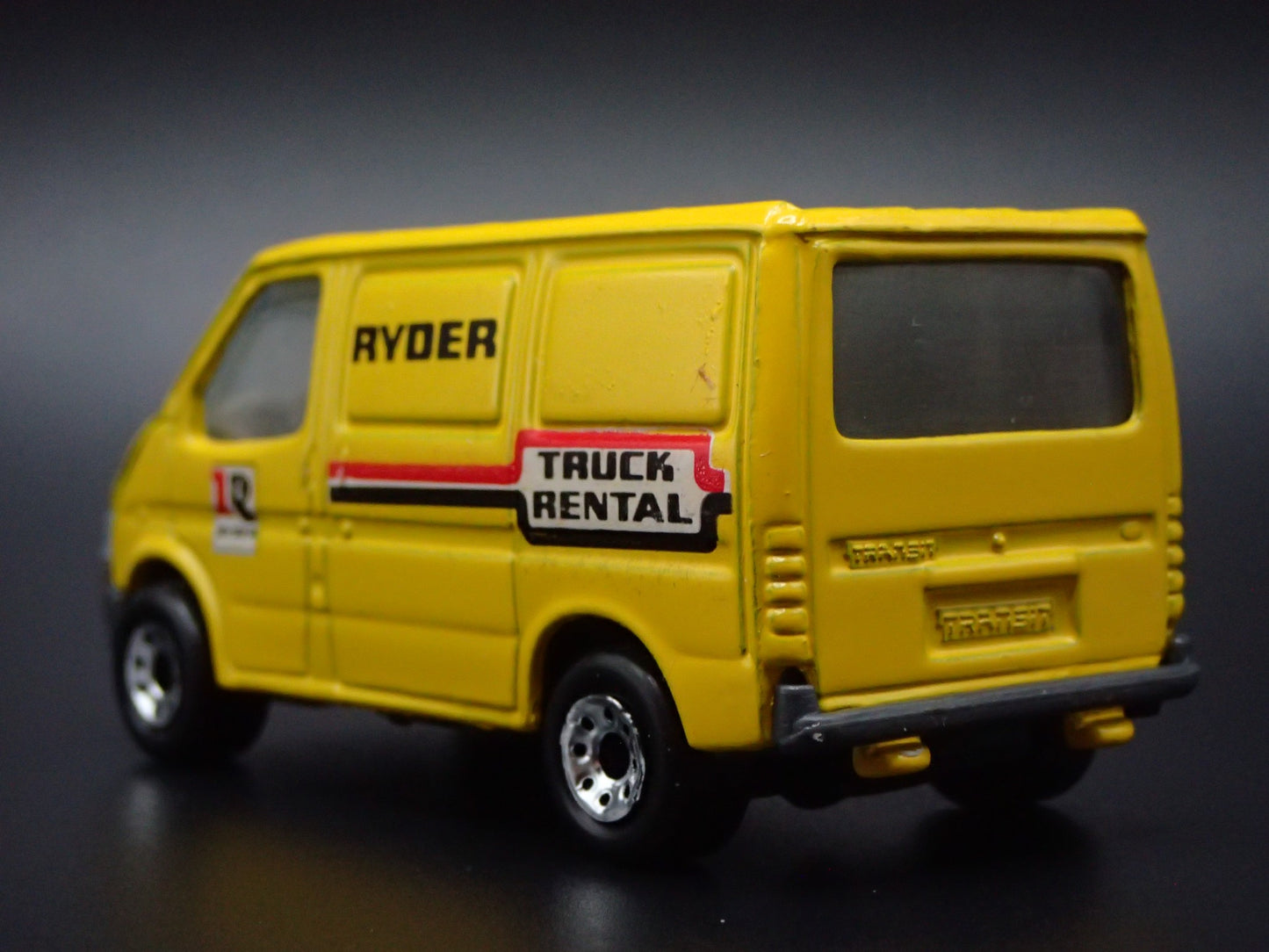 FORD TRANSIT VAN RYDER RENTAL TRUCK YELLOW 1:64 SCALE DIORAMA DIECAST MODEL CAR