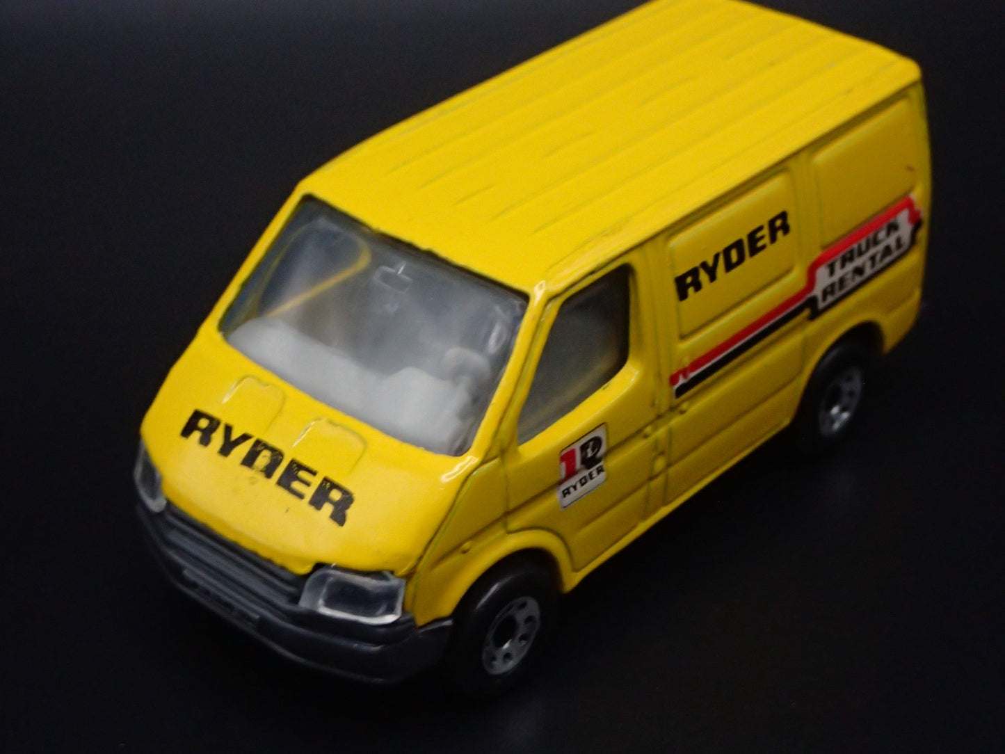 FORD TRANSIT VAN RYDER RENTAL TRUCK YELLOW 1:64 SCALE DIORAMA DIECAST MODEL CAR