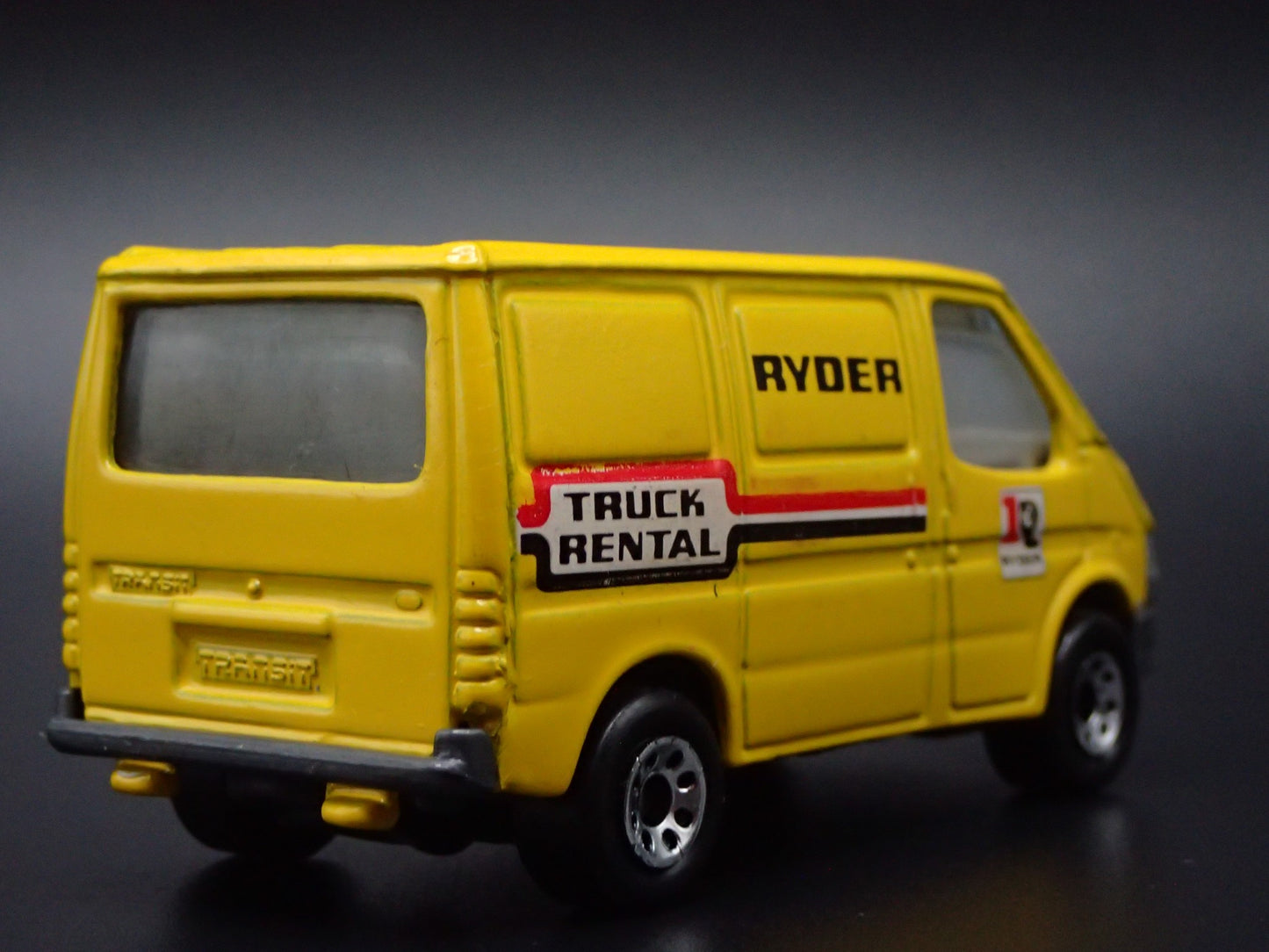FORD TRANSIT VAN RYDER RENTAL TRUCK YELLOW 1:64 SCALE DIORAMA DIECAST MODEL CAR