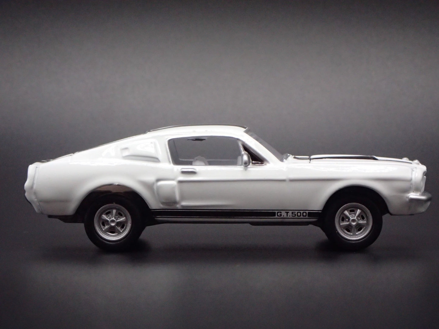 1967 67 FORD MUSTANG SHELBY GT500 WHITE LIGHTNING CHASE 1/64 SCALE DIECAST CAR