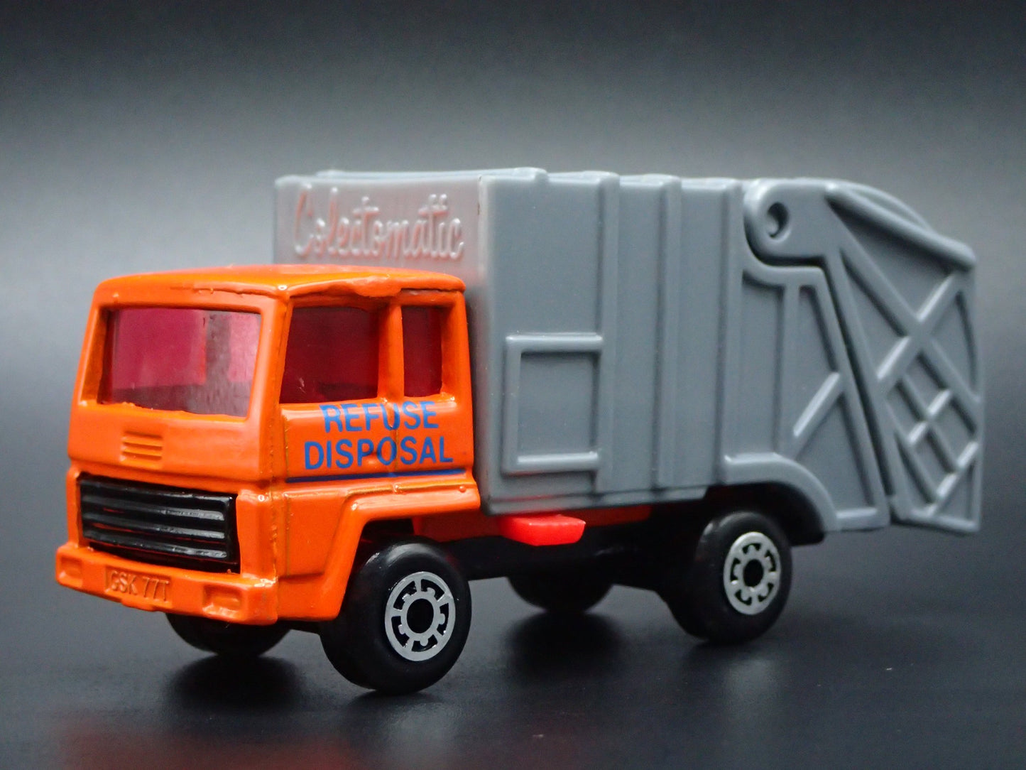 VINTAGE GARBAGE RECYCLING TRASH TRUCK 1/64 MB SCALE DIORAMA DIECAST MODEL CAR