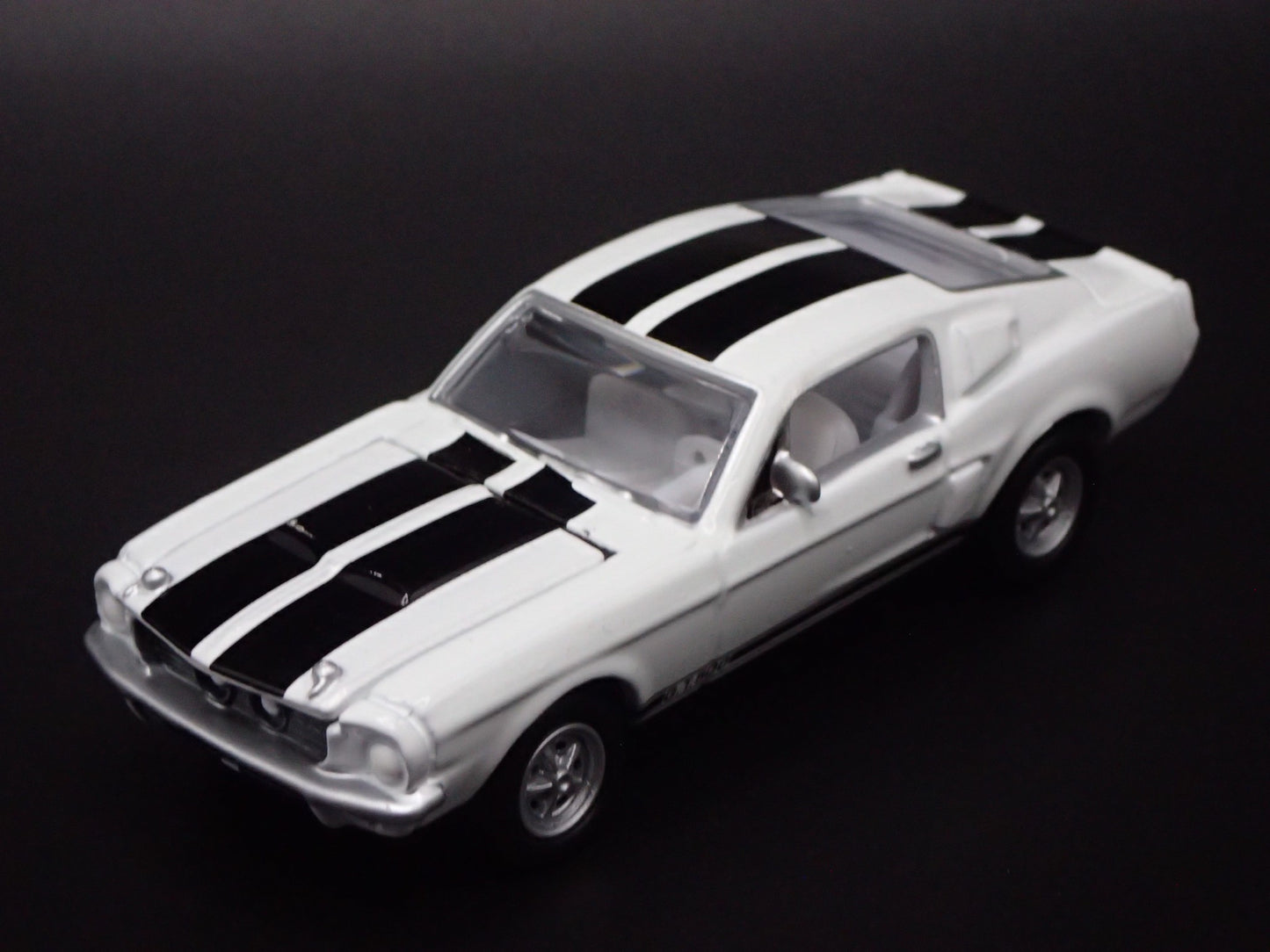 1967 67 FORD MUSTANG SHELBY GT500 WHITE LIGHTNING CHASE 1/64 SCALE DIECAST CAR