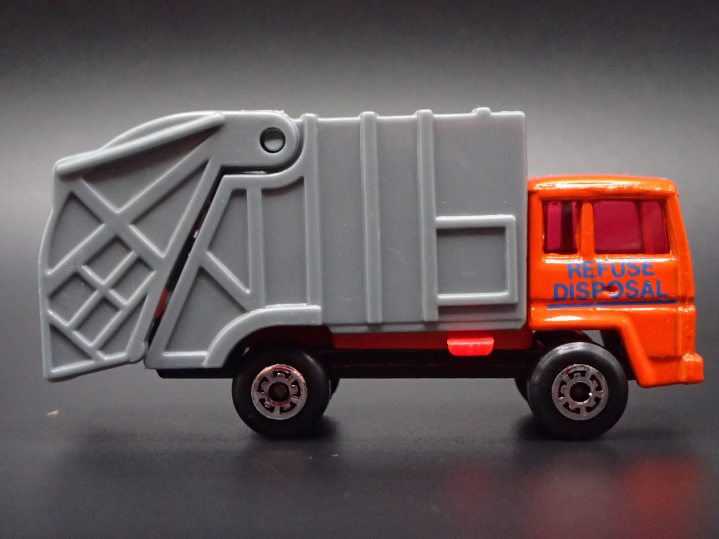 VINTAGE GARBAGE RECYCLING TRASH TRUCK 1/64 MB SCALE DIORAMA DIECAST MODEL CAR