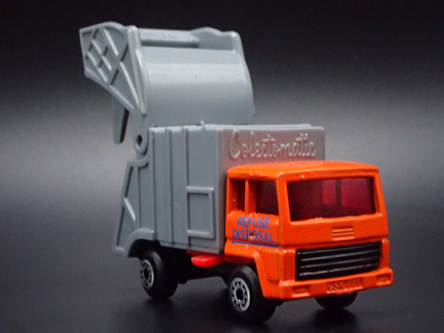 VINTAGE GARBAGE RECYCLING TRASH TRUCK 1/64 MB SCALE DIORAMA DIECAST MODEL CAR