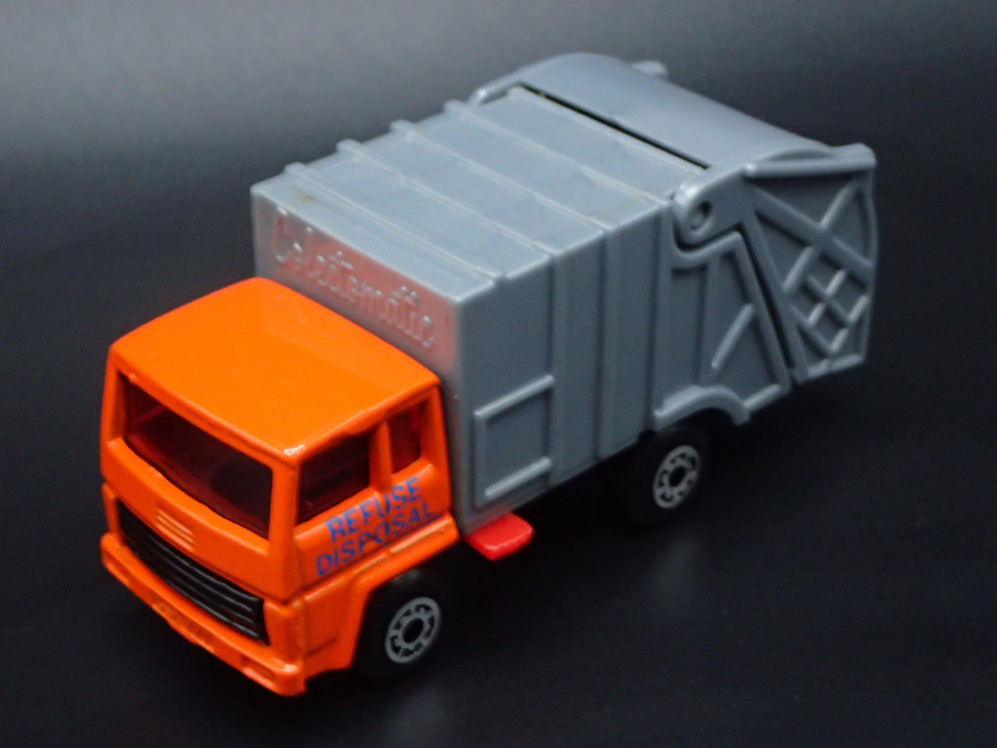 VINTAGE GARBAGE RECYCLING TRASH TRUCK 1/64 MB SCALE DIORAMA DIECAST MODEL CAR
