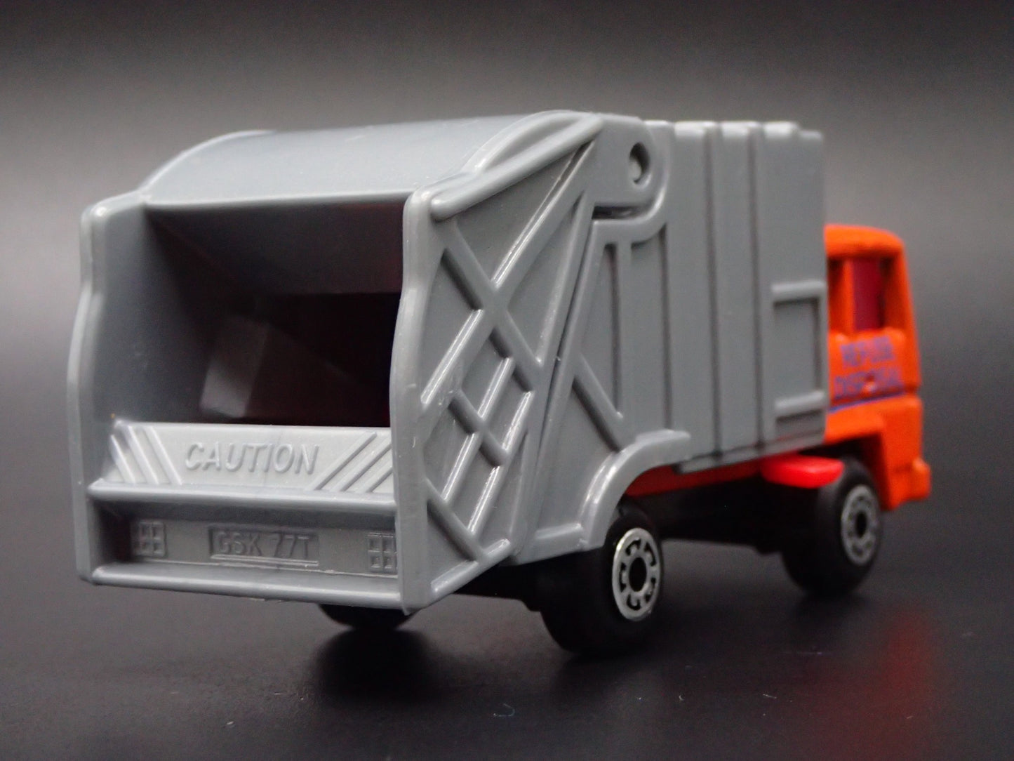 VINTAGE GARBAGE RECYCLING TRASH TRUCK 1/64 MB SCALE DIORAMA DIECAST MODEL CAR