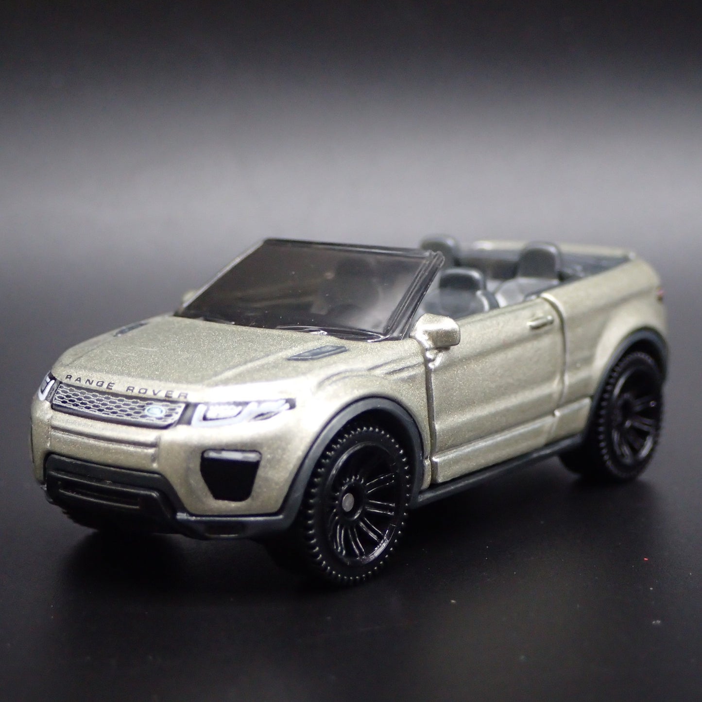 2017-2018 RANGE ROVER EVOQUE CONVERIBLE 1:64 SCALE DIORAMA DIECAST MODEL CAR