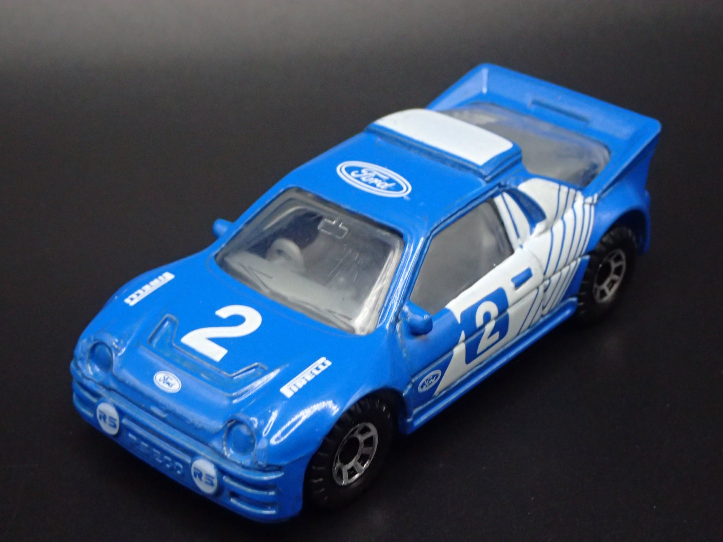 1984-1986 FORD RS 200 RACE CAR 1:64 SCALE COLLECTIBLE DIORAMA DIECAST MODEL CAR