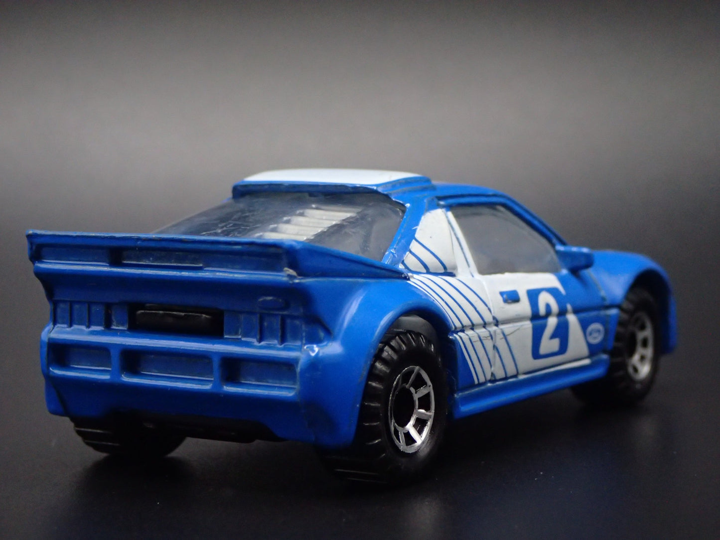 1984-1986 FORD RS 200 RACE CAR 1:64 SCALE COLLECTIBLE DIORAMA DIECAST MODEL CAR