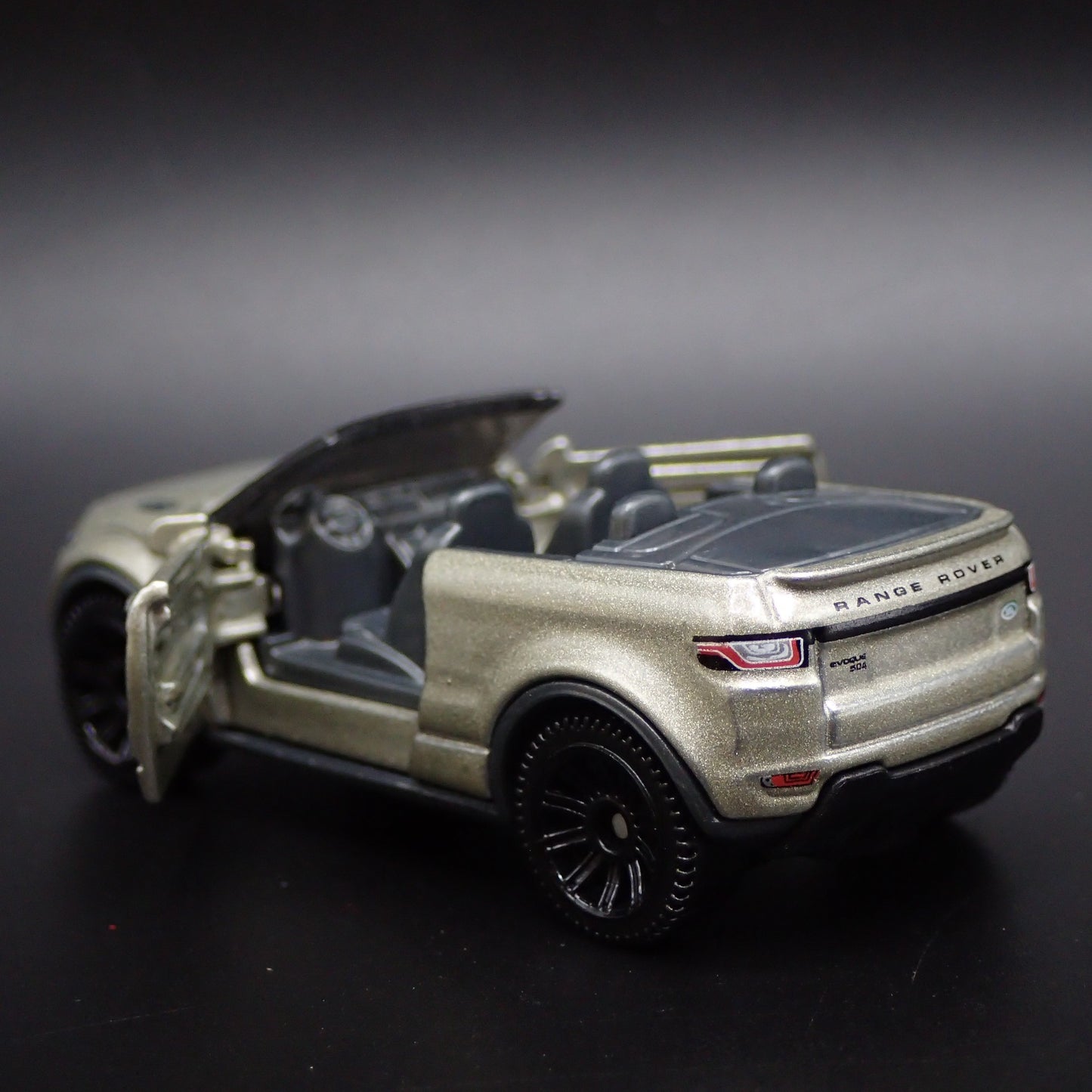 2017-2018 RANGE ROVER EVOQUE CONVERIBLE 1:64 SCALE DIORAMA DIECAST MODEL CAR