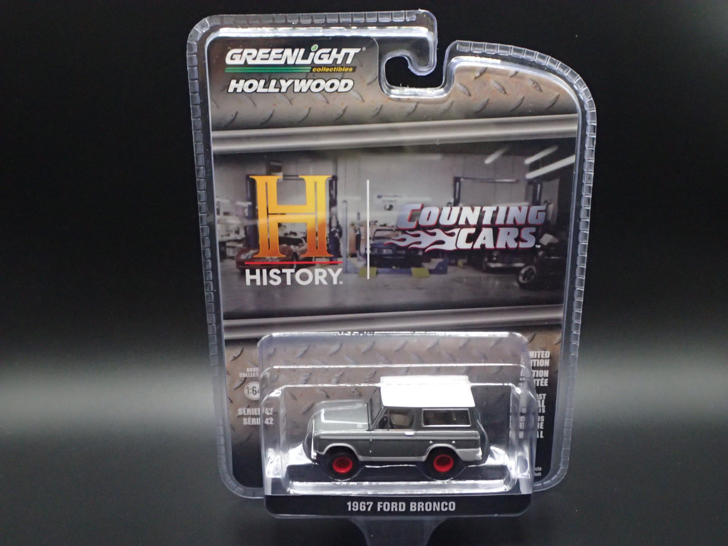 2025 GREENLIGHT RED CHASE 1967 FORD BRONCO HISTORY COUNTING CARS HOLLYWOOD 42