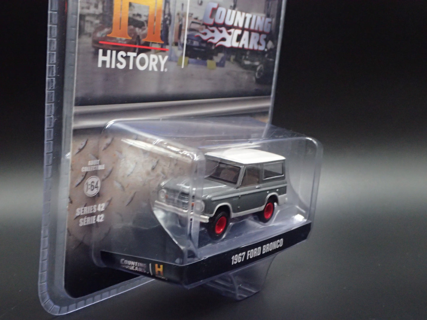 2025 GREENLIGHT RED CHASE 1967 FORD BRONCO HISTORY COUNTING CARS HOLLYWOOD 42