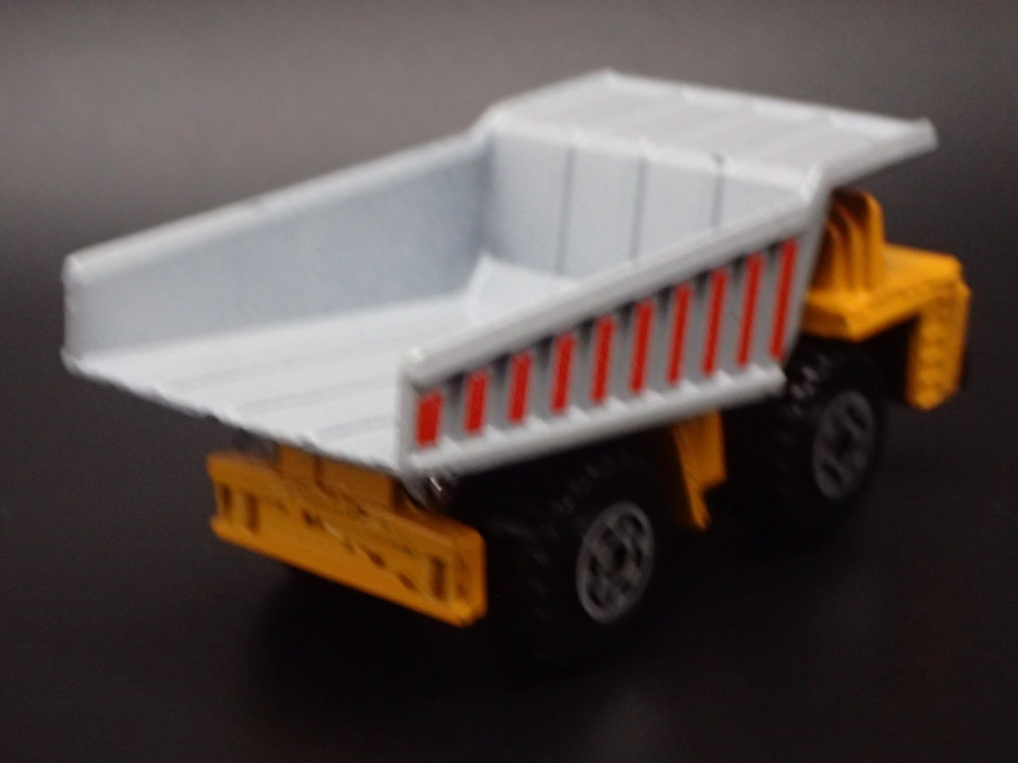 VINTAGE DUMP TRUCK YELLOW 1:64 MB SCALE COLLECTIBLE DIORAMA DIECAST MODEL CAR